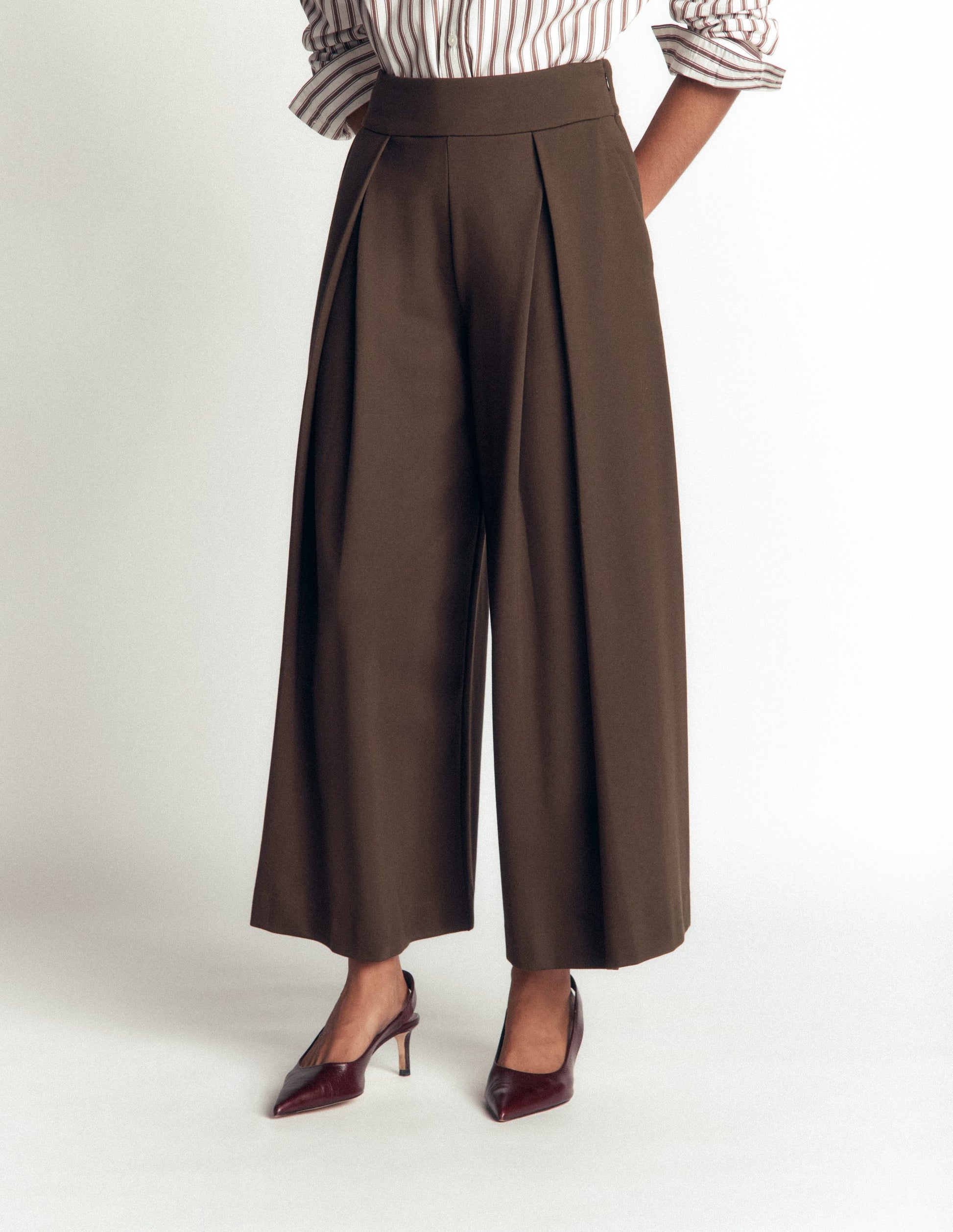 Ponte-Culottes mit Faltendetail-Bitterschokolade-4