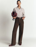 Hoch geschnittene Jeans mit weitem Bein-Dunkle Schokolade
