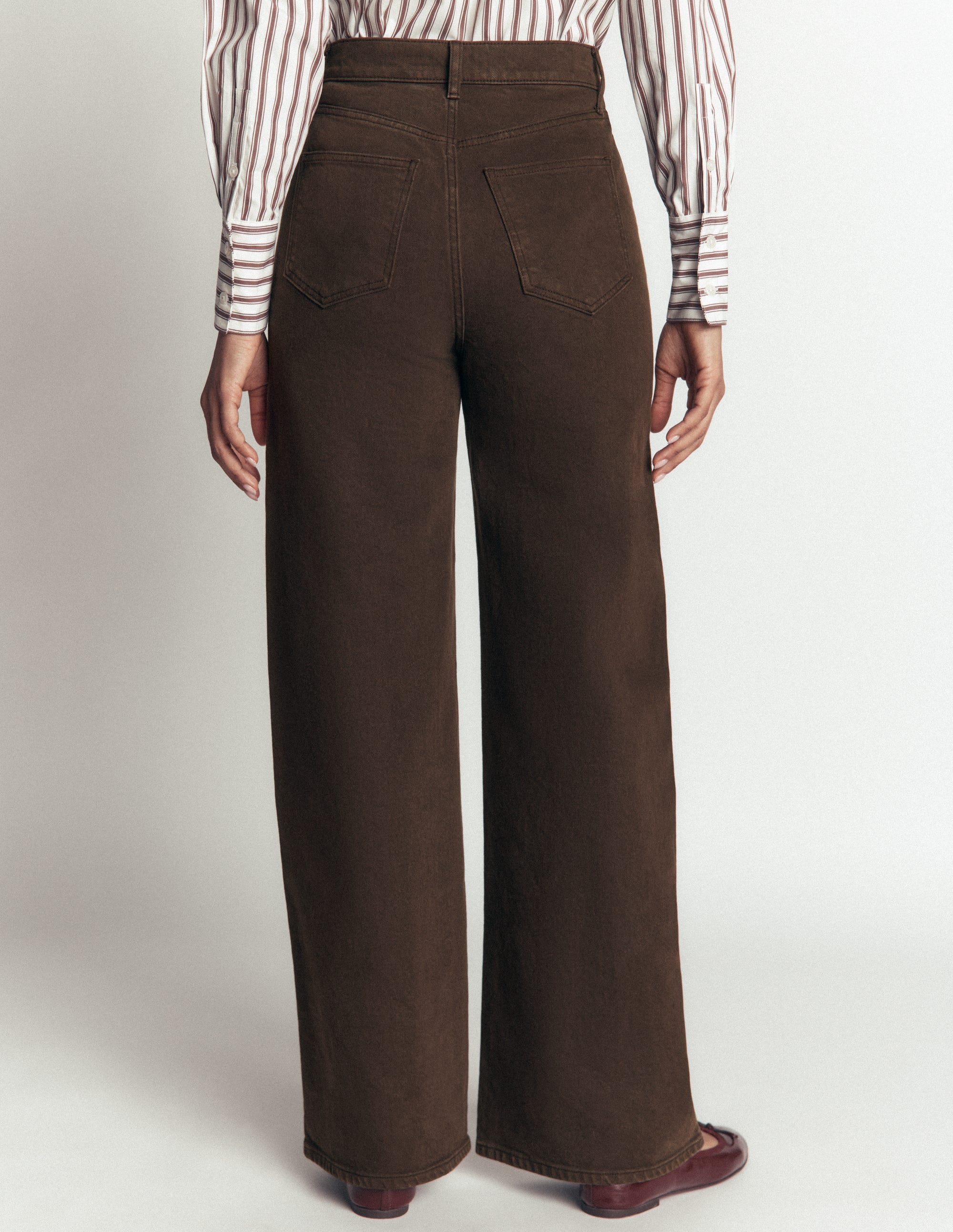 Hoch geschnittene Jeans mit weitem Bein-Dunkle Schokolade - Image 3