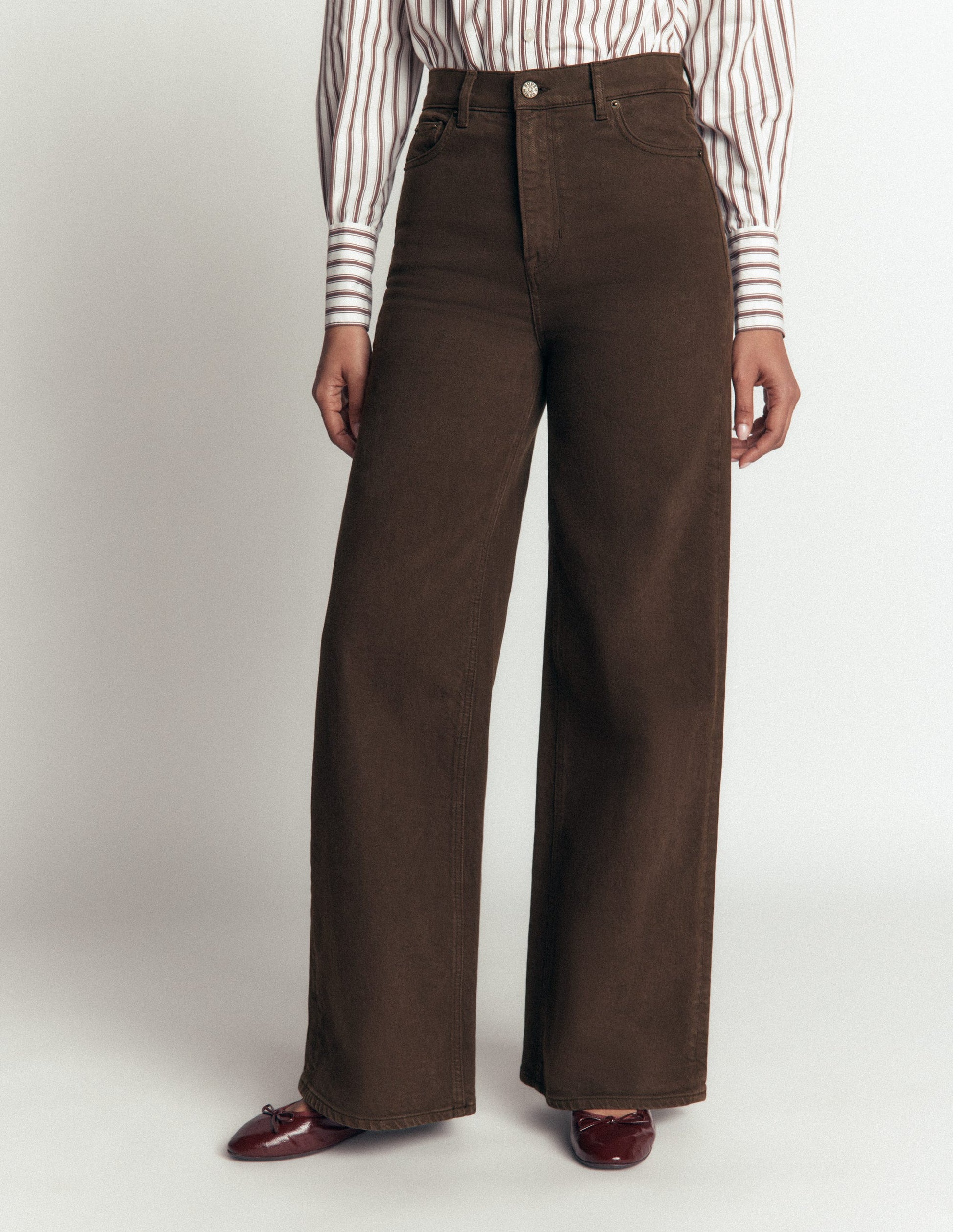Hoch geschnittene Jeans mit weitem Bein-Dunkle Schokolade-5
