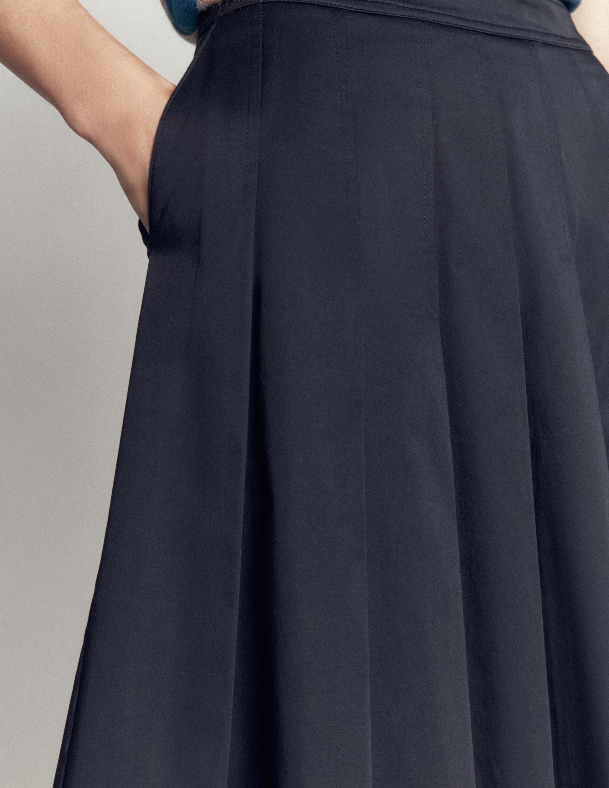 Aya Midirock aus Baumwolle und Satin-Marineblau-2