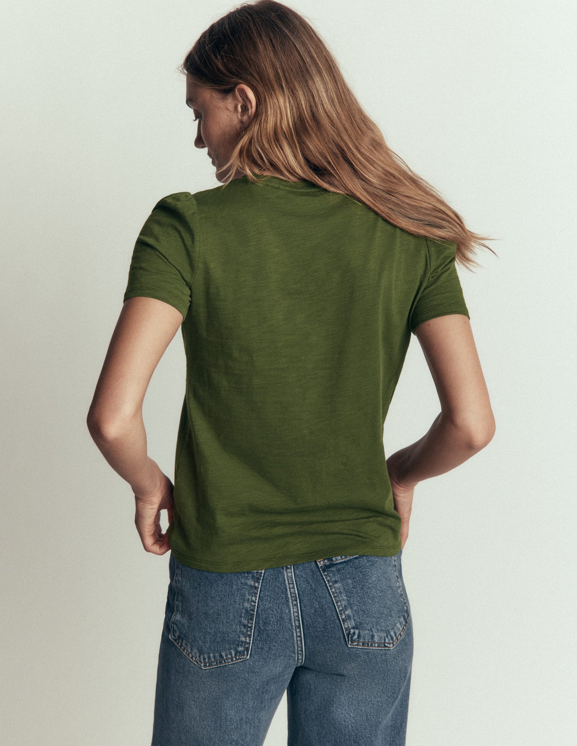 Sophie Flammgarn-T-Shirt mit V-Ausschnitt-Braunschweigisches Grün-3