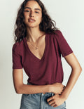 Sophie Flammgarn-T-Shirt mit V-Ausschnitt-Dunkelviolett
