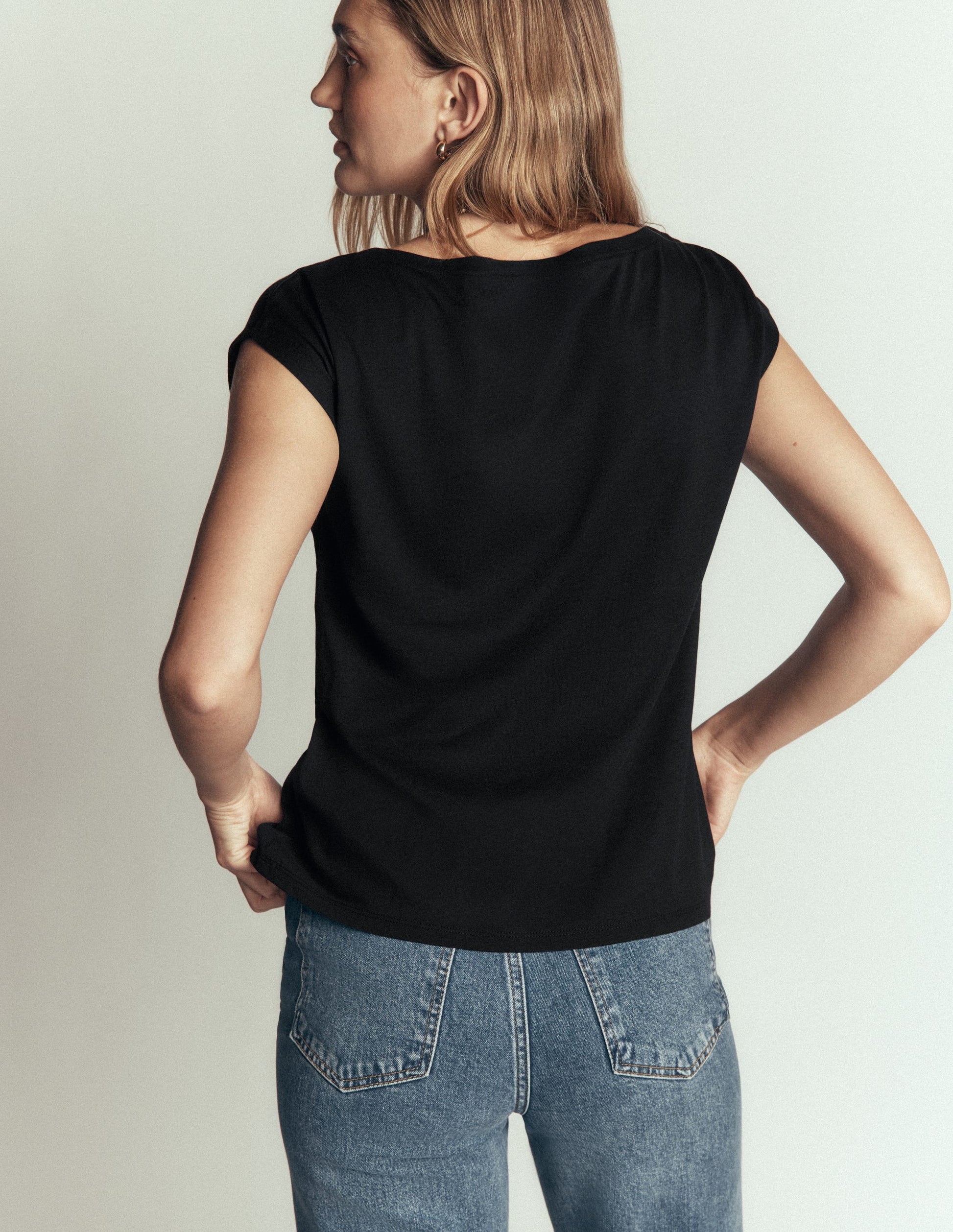T-shirt ultra-doux à col large-Noir-3
