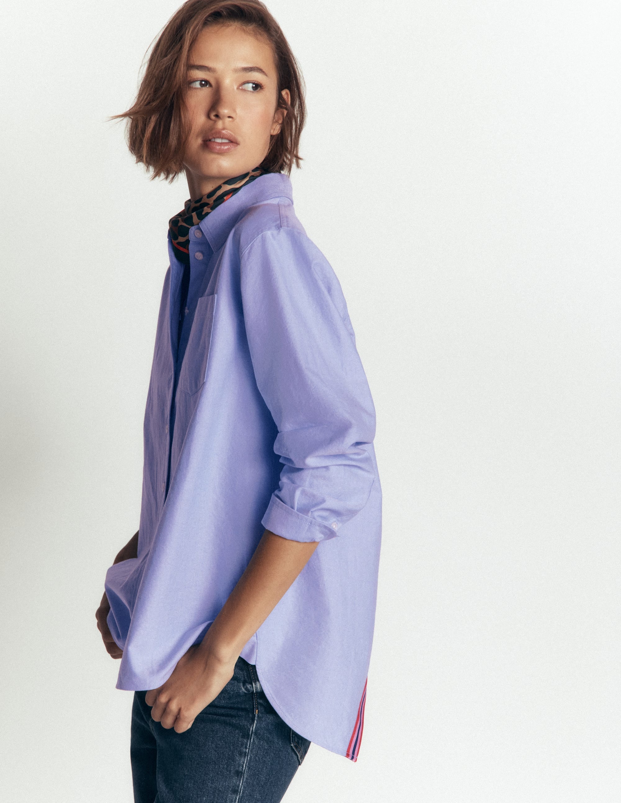 Chemise Sienna décontractée en coton-Oxford bleu, détails au dos - Image 4