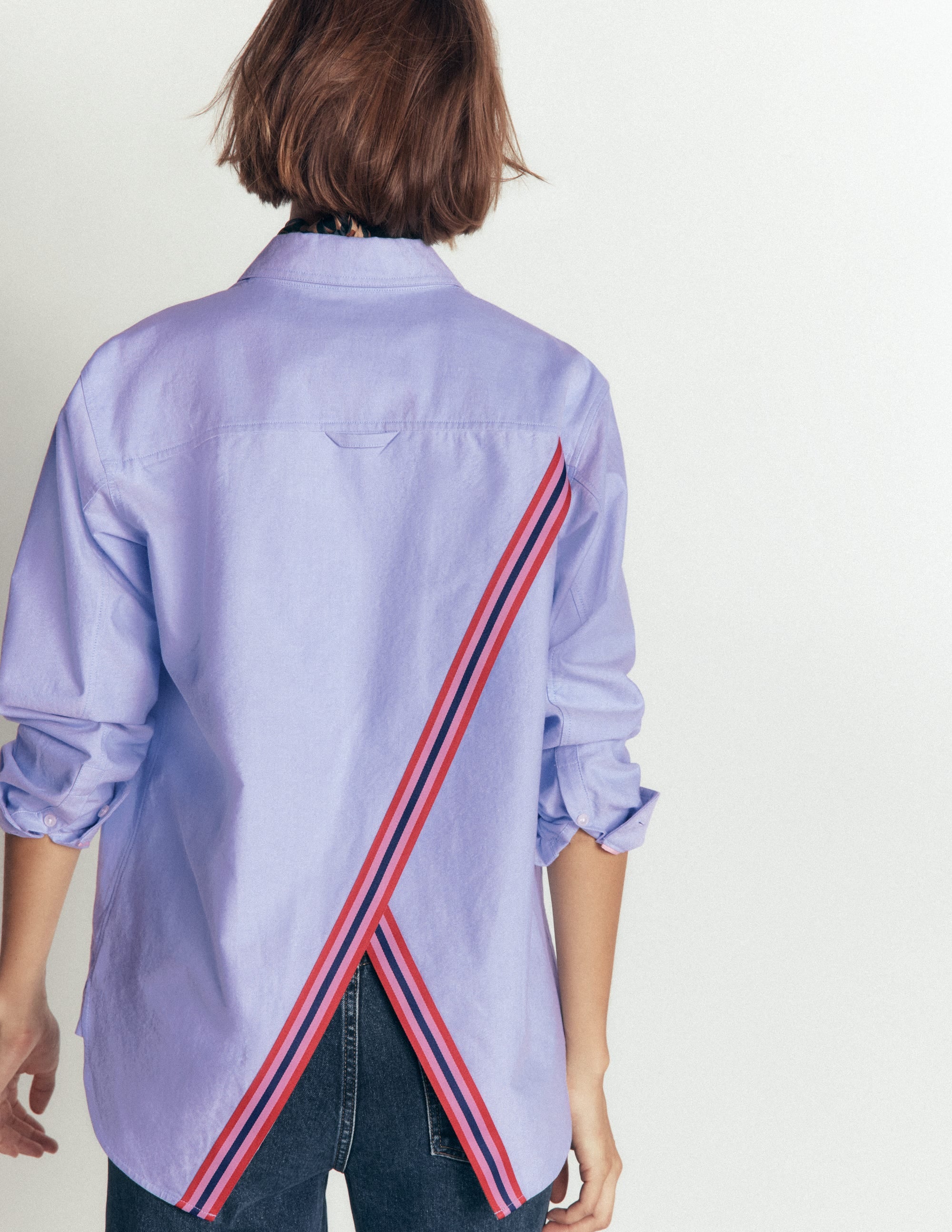 Chemise Sienna décontractée en coton-Oxford bleu, détails au dos - Image 5