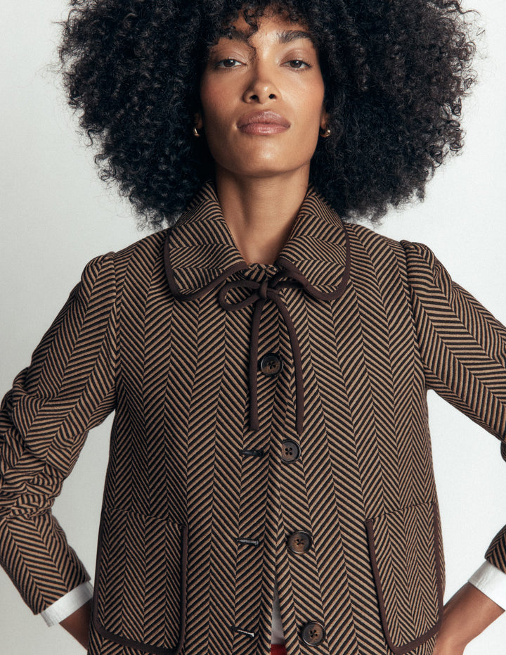 Branscombe Wolljacke mit Schleife-Braun, Fischgrätmuster