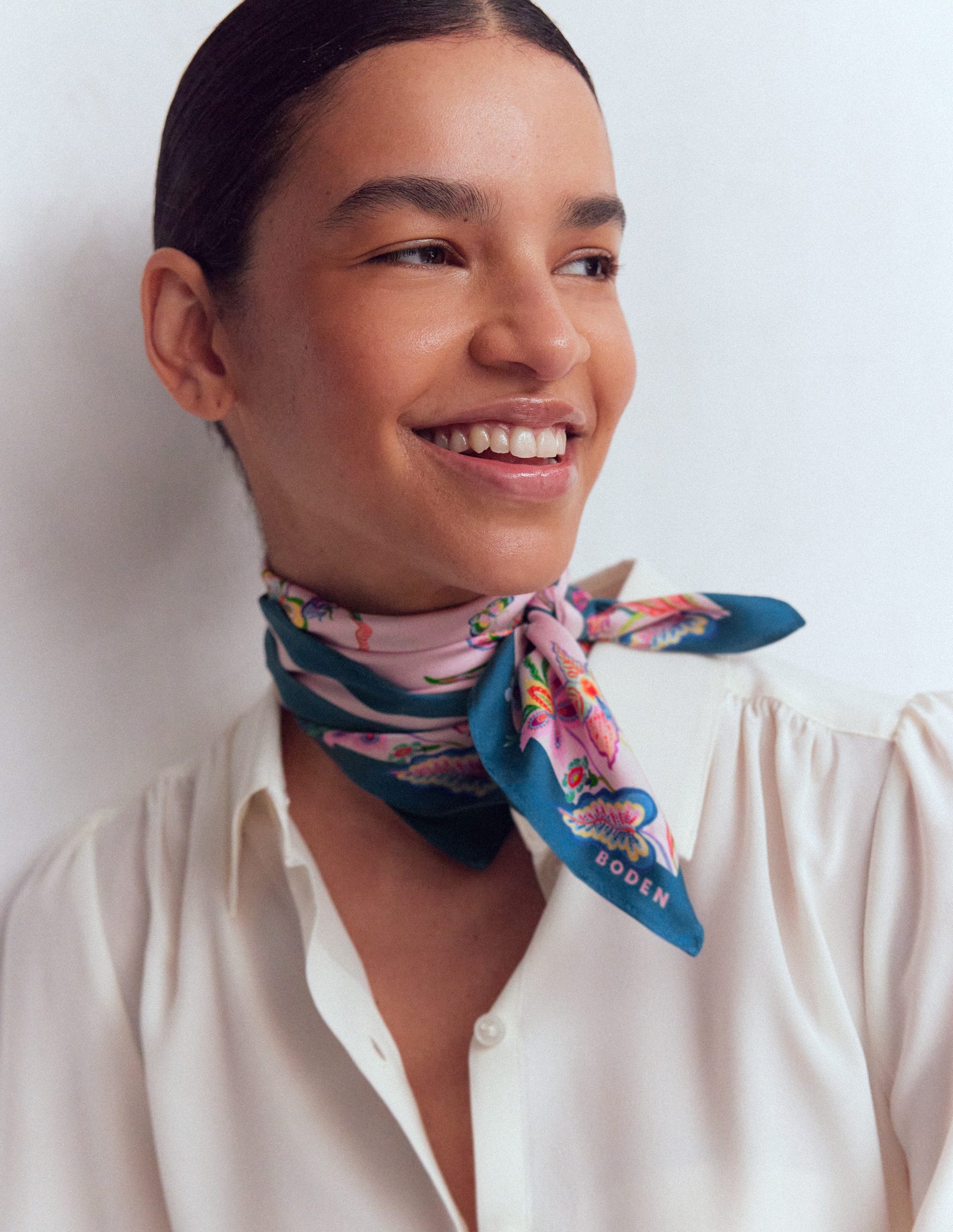 Quadratischer Seidenschal-Zusammenarbeit mit Sarah Gordon-1