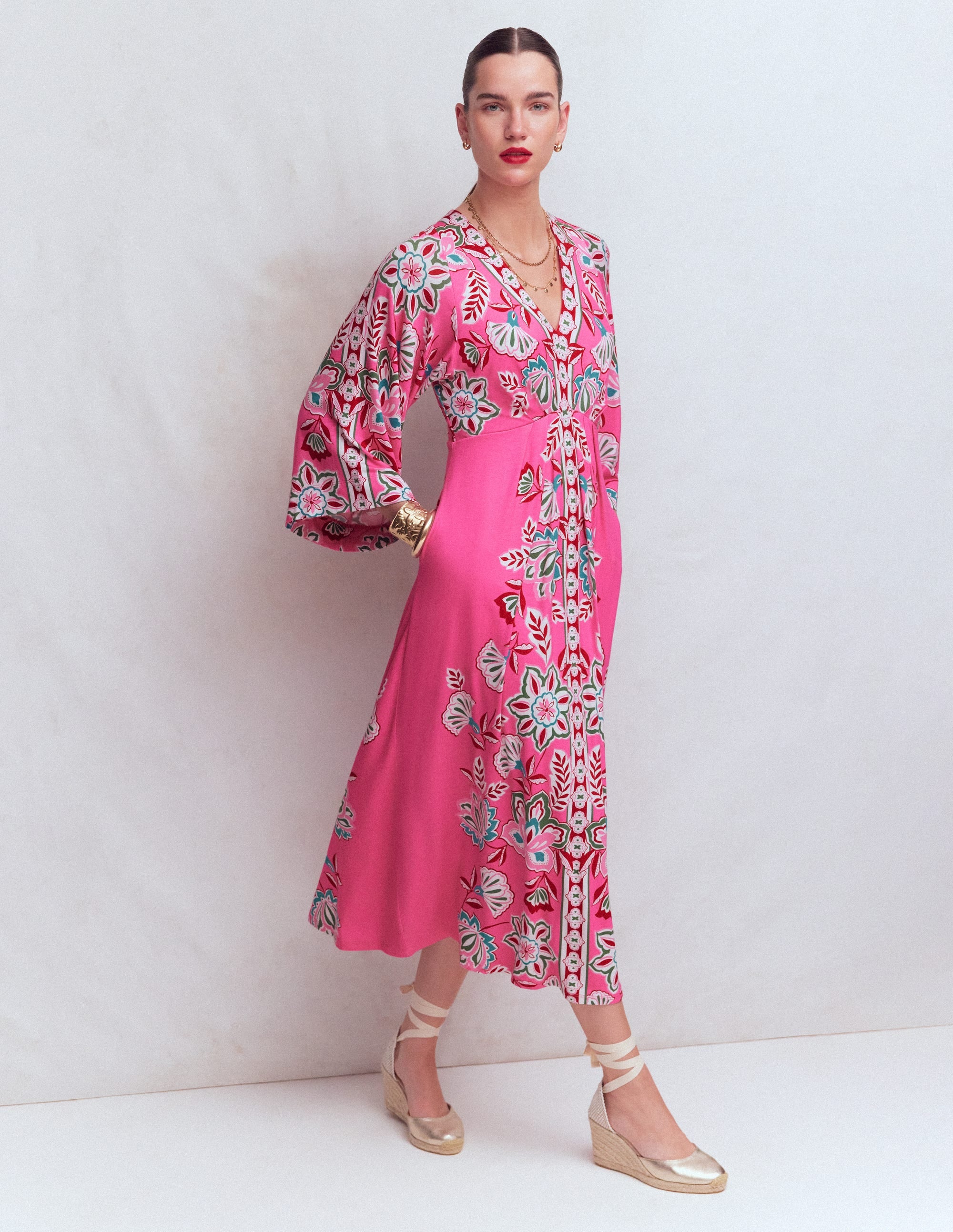 Nell Midi-Kimonokleid aus Jersey-Rosa, Blüten-Eleganz - Image 3