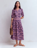 Amber Jersey-Midikleid mit Falten-Calla-Lilie, Blütenhain