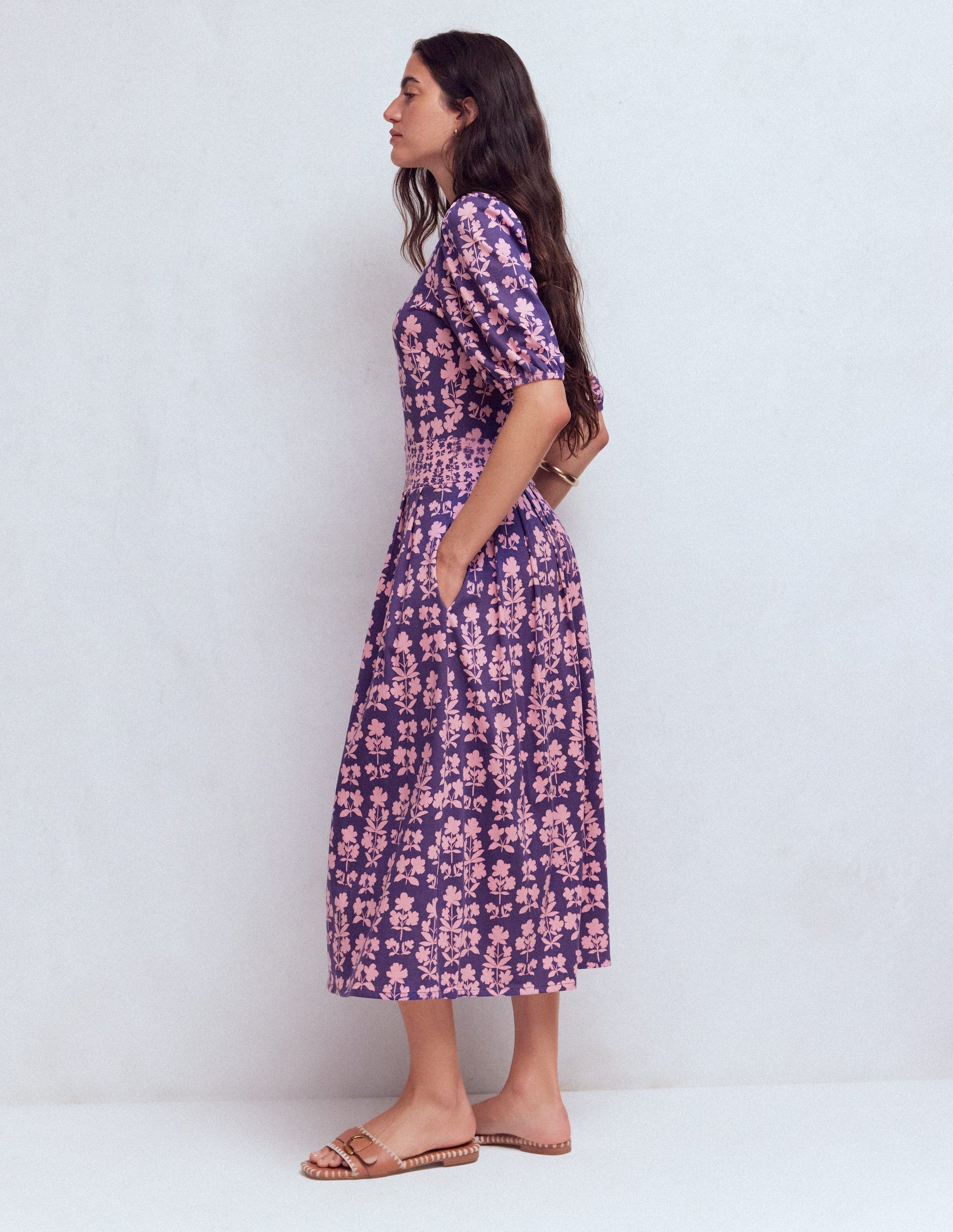 Amber Jersey-Midikleid mit Falten-Calla-Lilie, Blütenhain-3