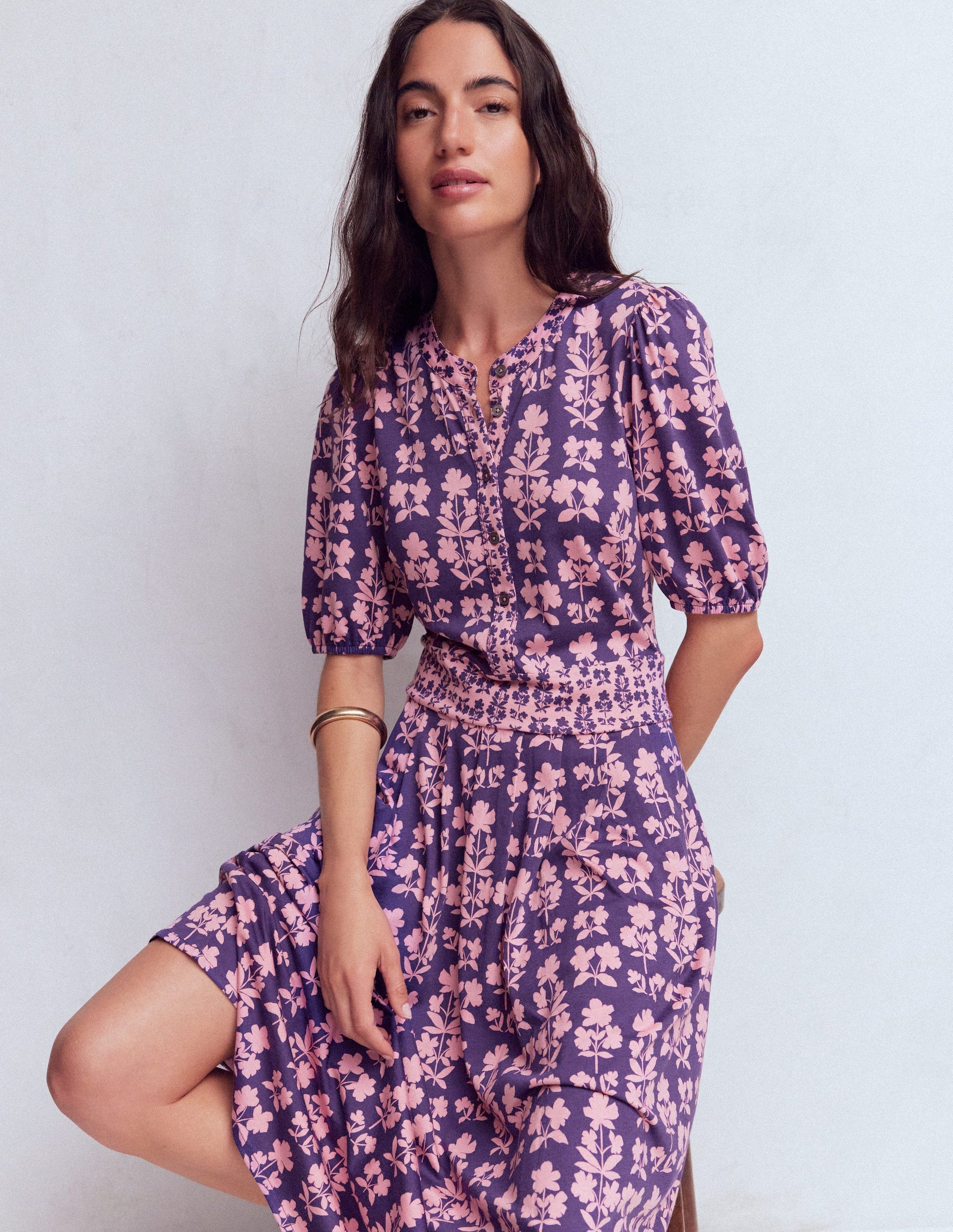 Amber Jersey-Midikleid mit Falten-Calla-Lilie, Blütenhain-4