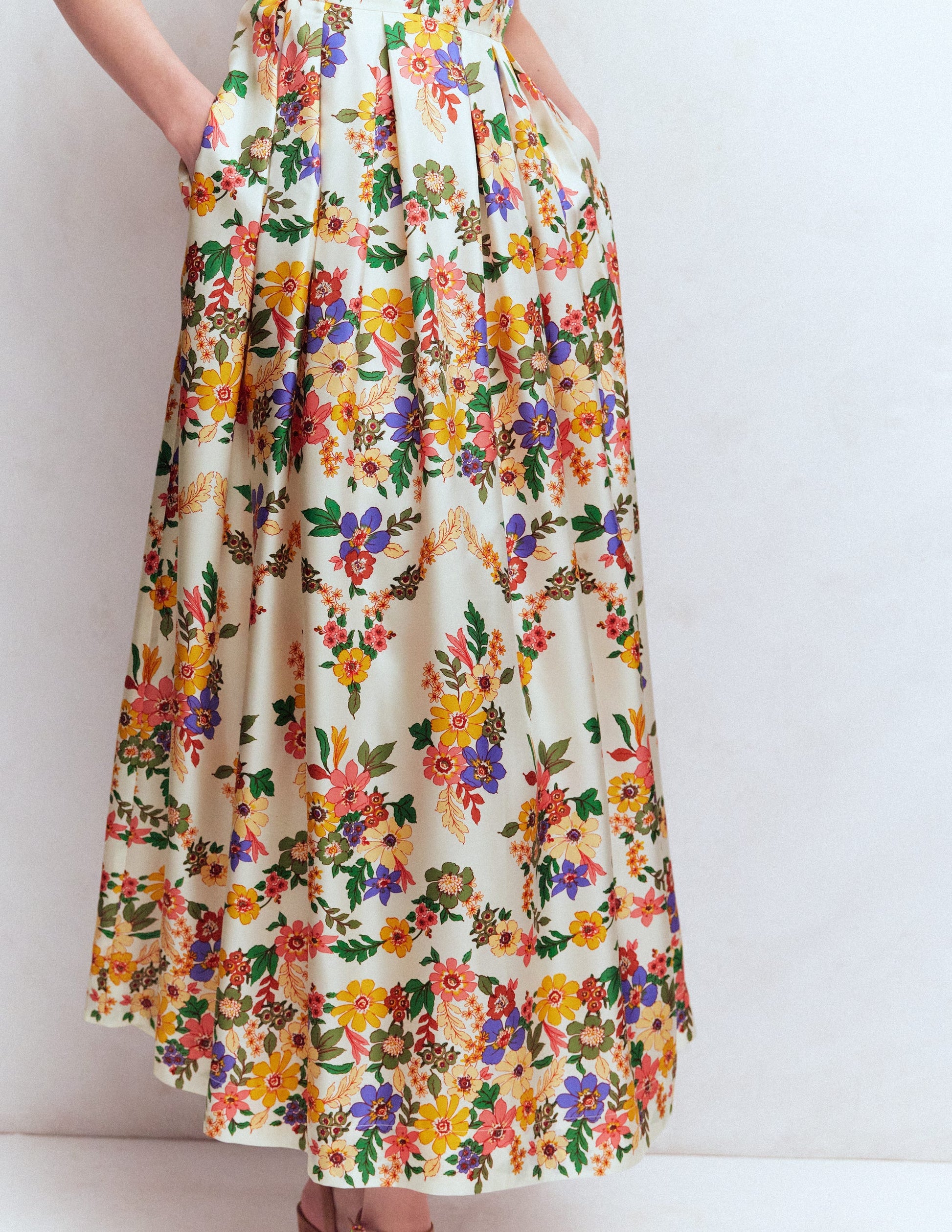 Plissiertes Kleid mit V-Ausschnitt-Bunt Wiesenblumen-3