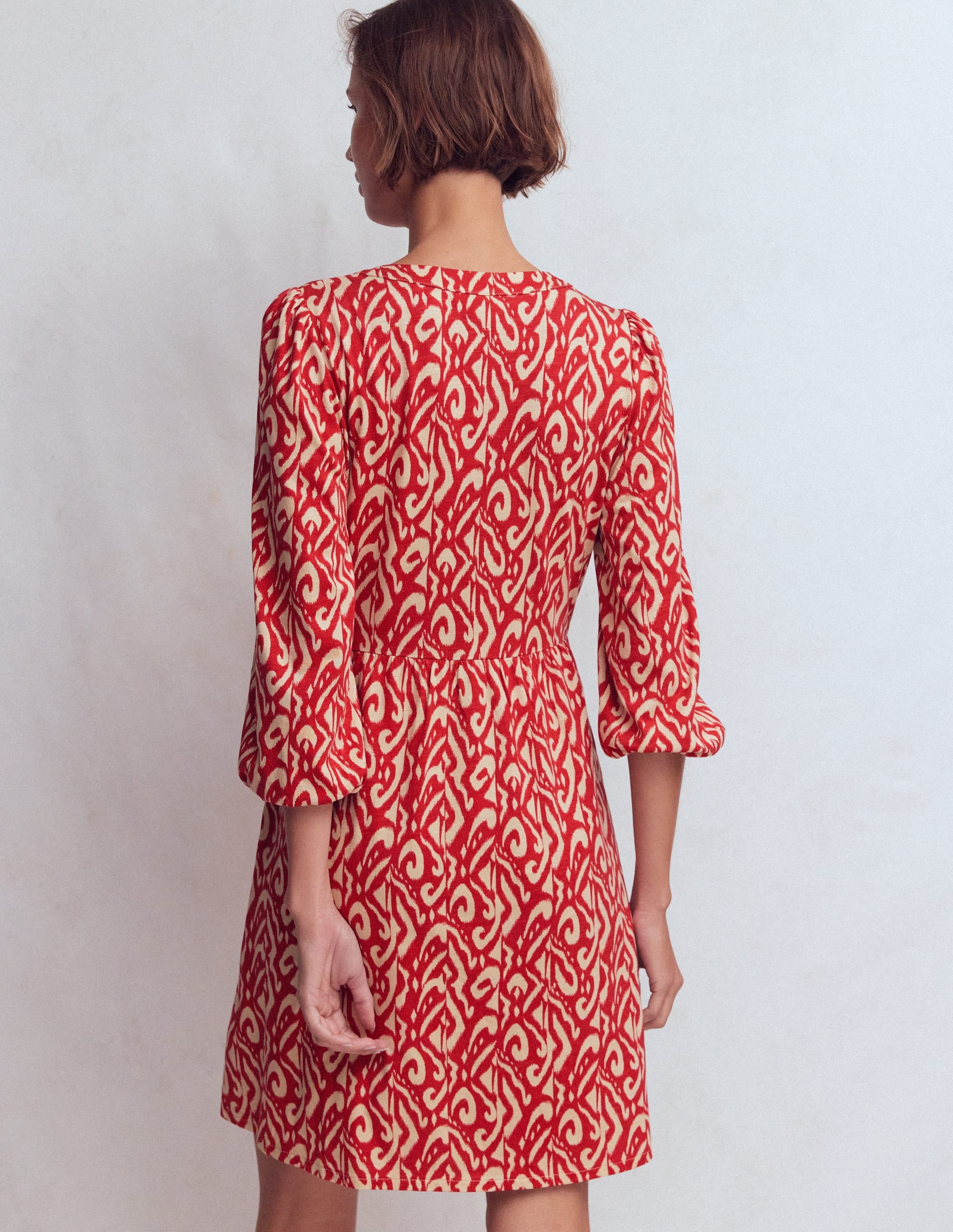 Cathy Jerseykleid mit gekerbtem Ausschnitt-Merida-Rot, Aztekenmuster - Image 3