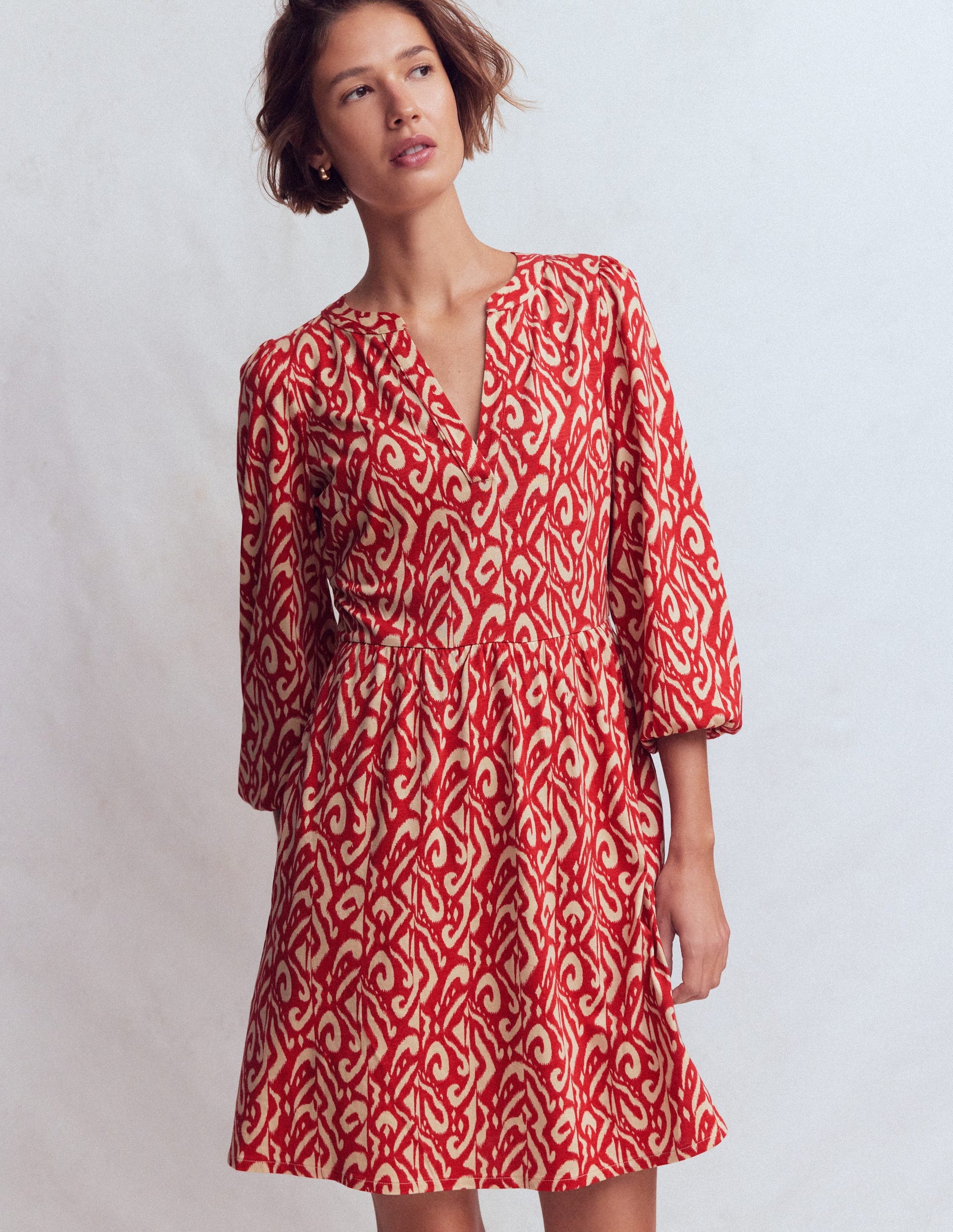 Cathy Jerseykleid mit gekerbtem Ausschnitt-Merida-Rot, Aztekenmuster-4