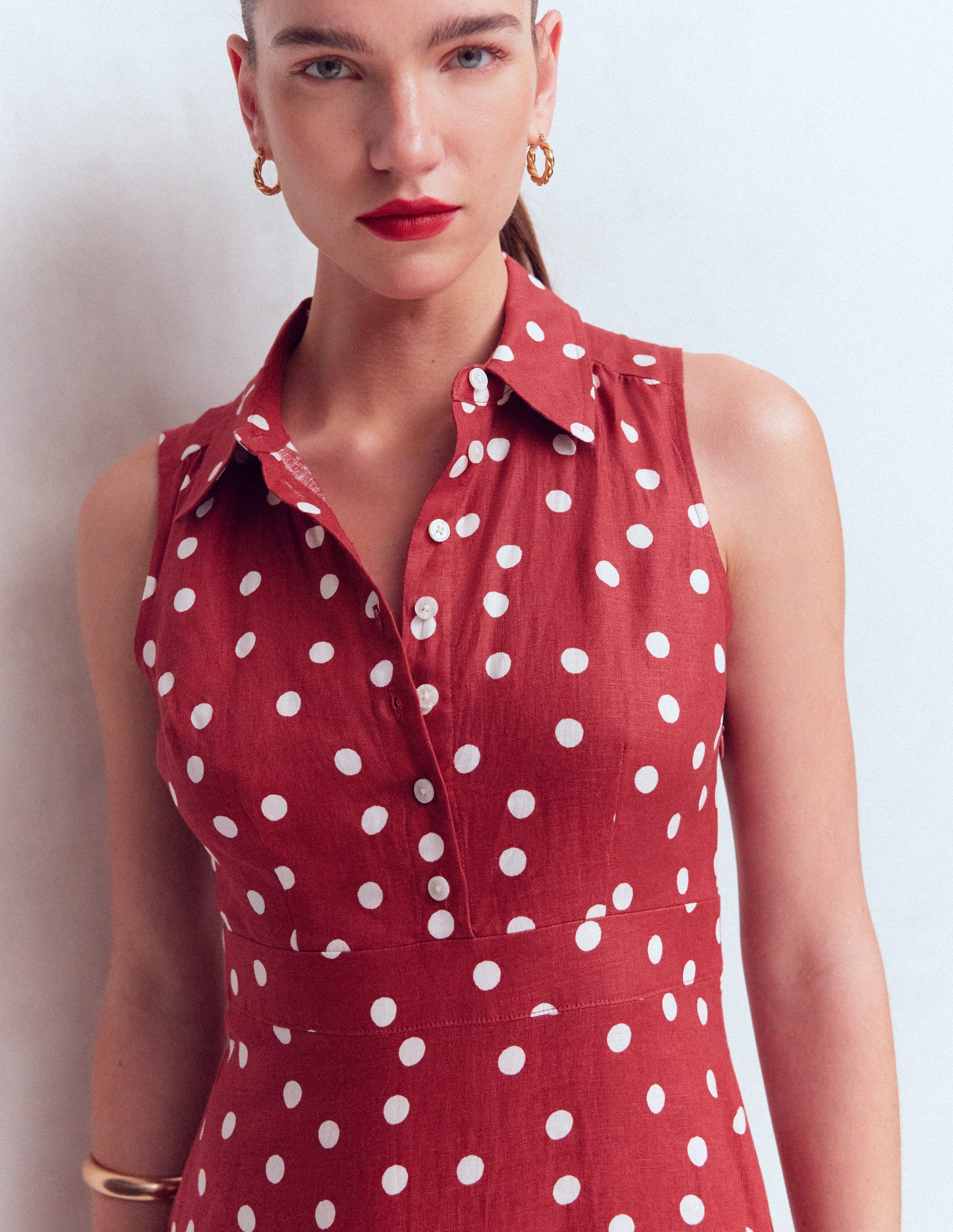 Erma Leinenkleid mit tiefer Taille-Rot Gemalte Tupfen-2