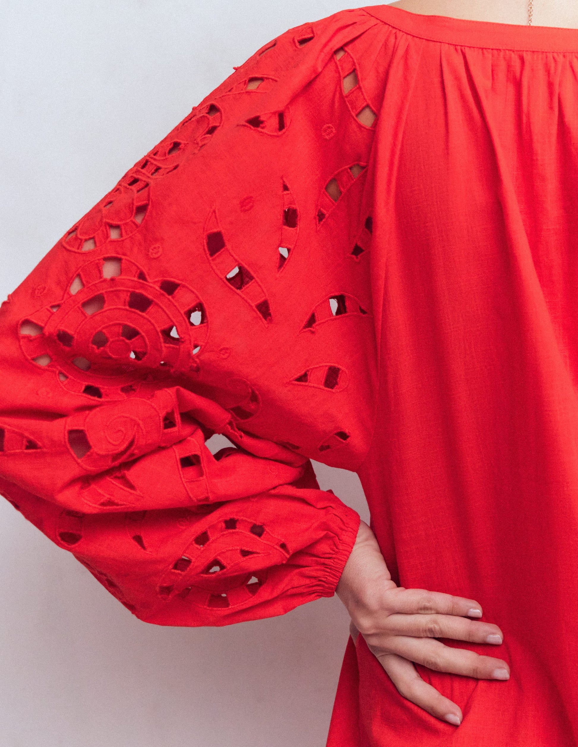 Kaftan mit bestickten Ärmeln-Rot Stickerei-4