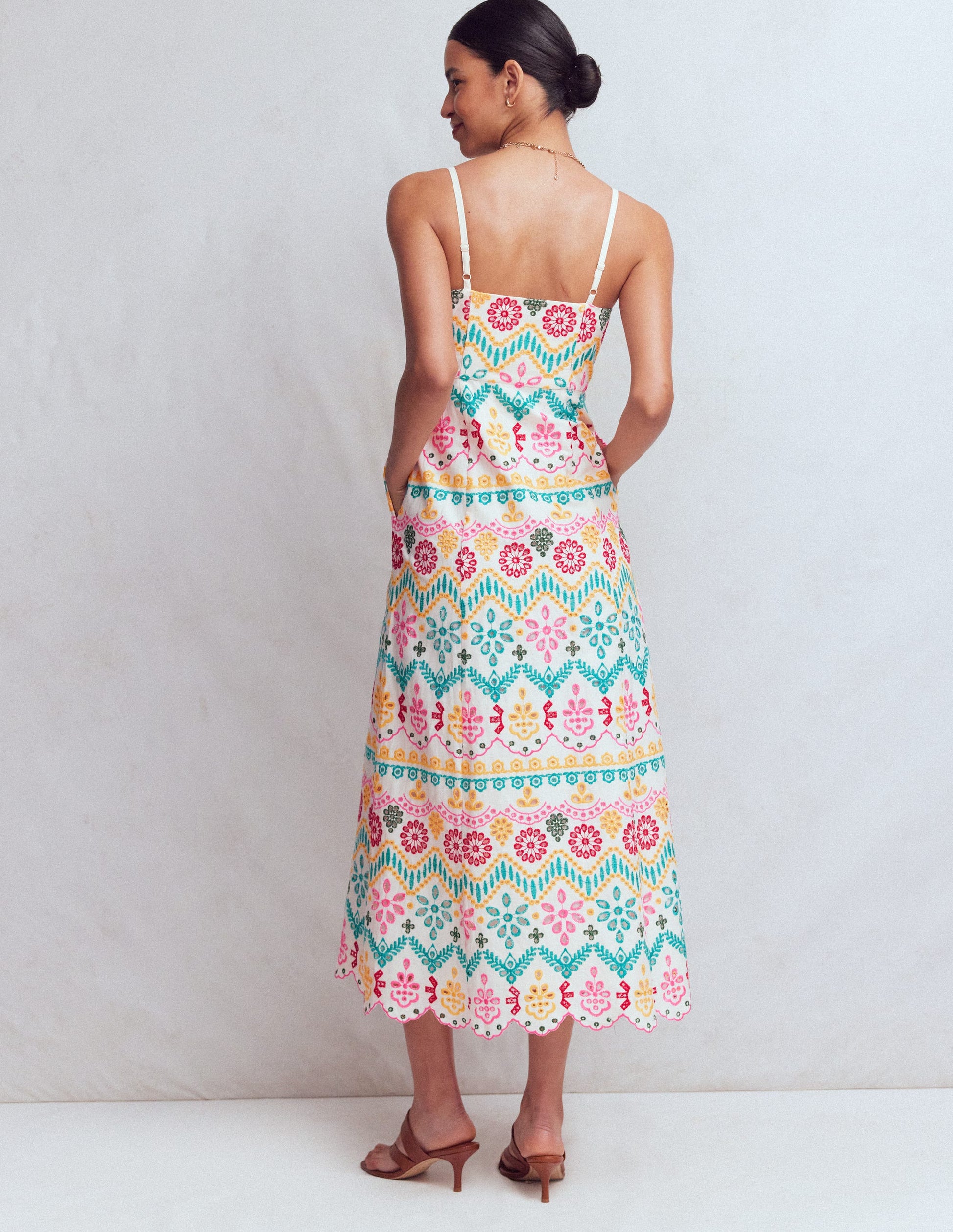 Empire-Kleid aus Leinen mit Lochstickerei-Bunt Lochstickerei-5