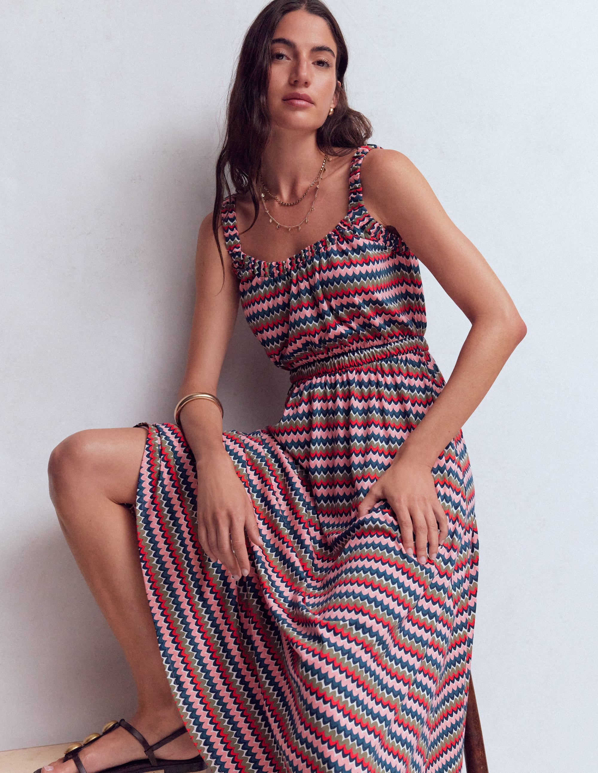 Jerseykleid mit tiefem Rundhalsausschnitt-Bunt, Zickzack-Welle - Image 1