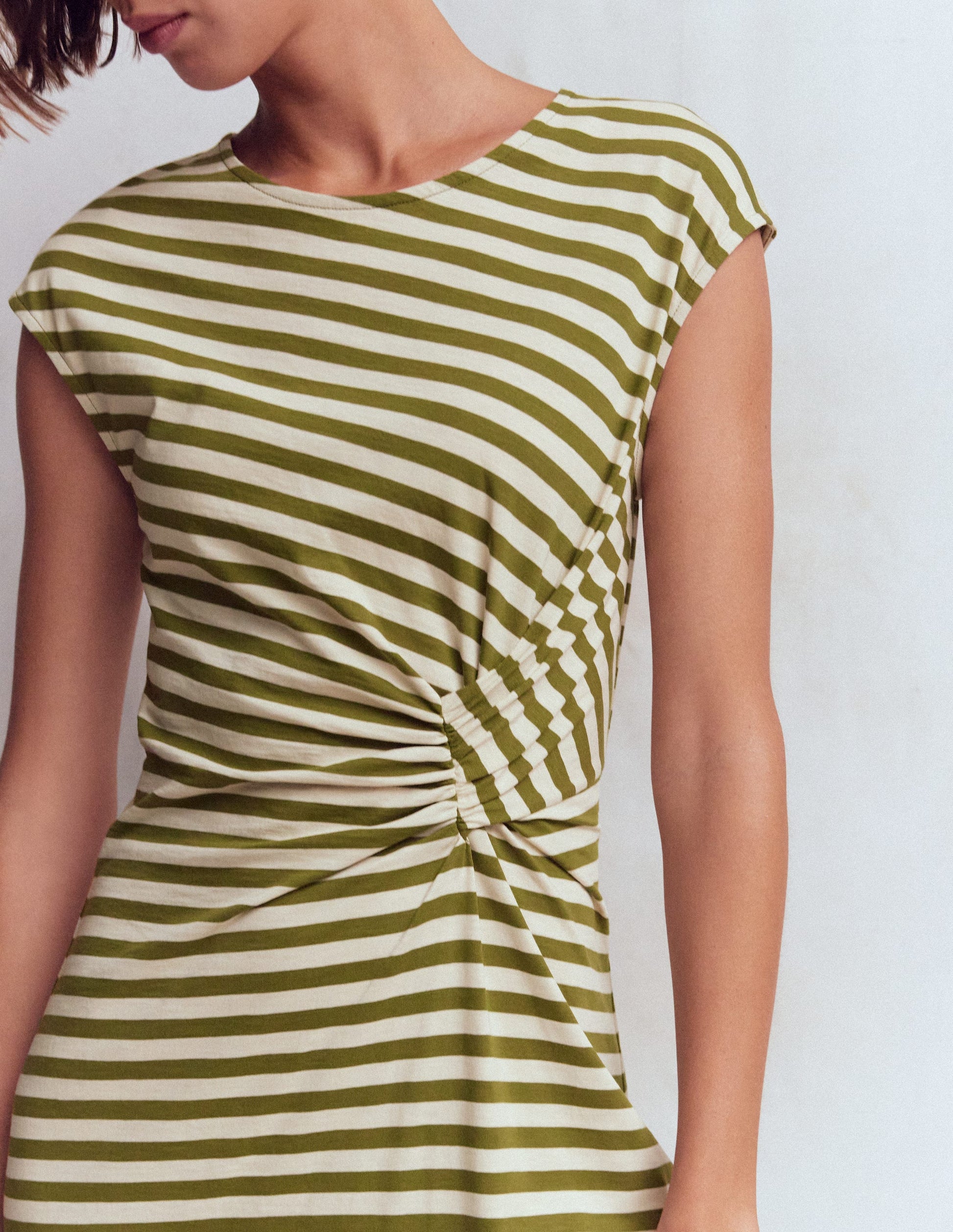 Delilah Midikleid mit Twistdetail-Bunt-2