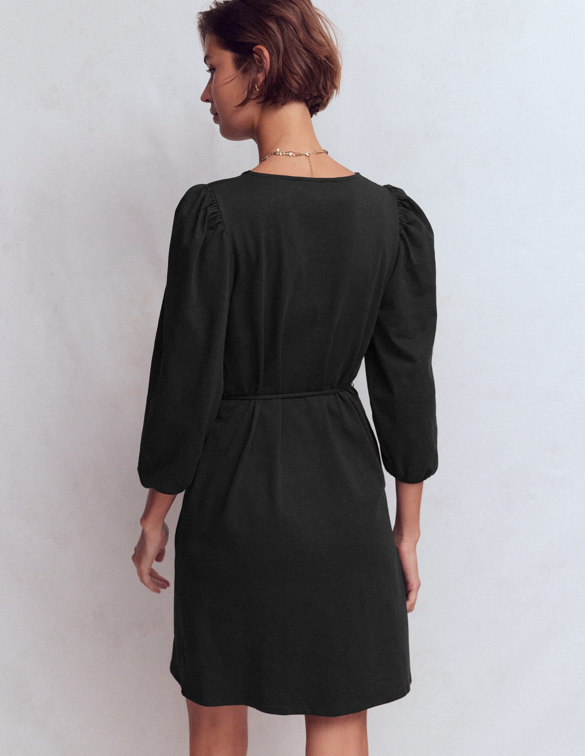 Cary Kurzes Kleid mit V-Ausschnitt-Schwarz - Image 3