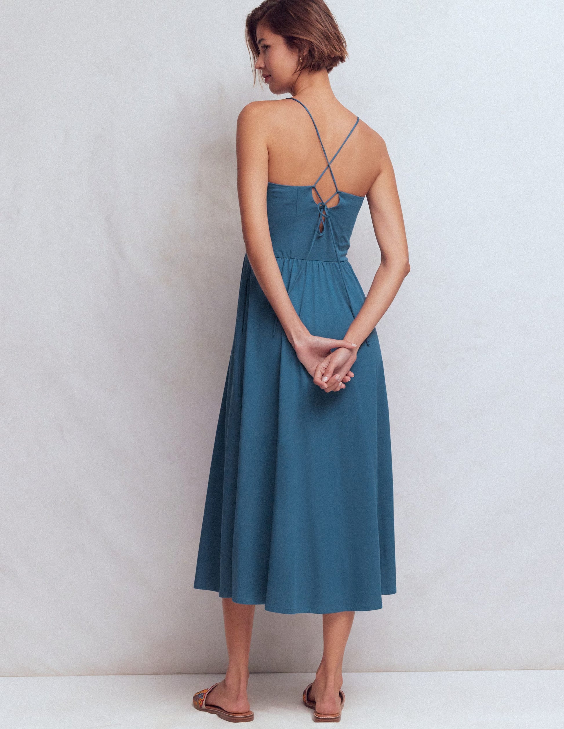 Jerseykleid mit gekreuzten Rückenträgern-Turmalinblau-3