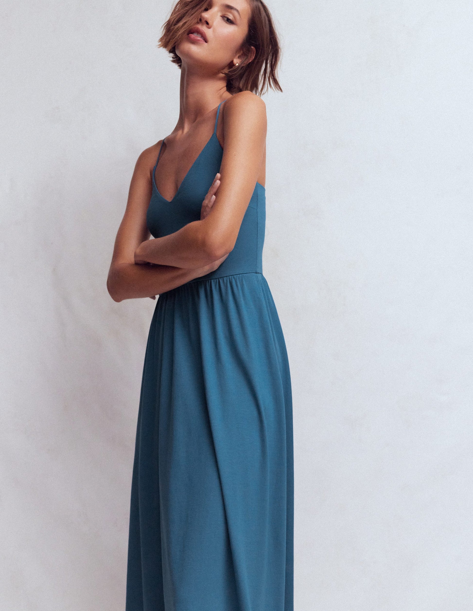 Jerseykleid mit gekreuzten Rückenträgern-Turmalinblau-4