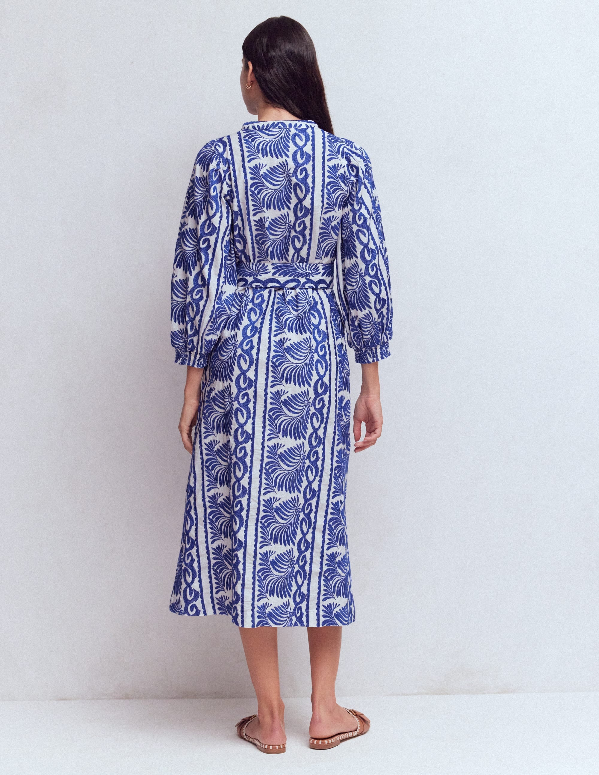 Octavia Baumwollkleid-Blau Naturweiß Stickerei - Image 3