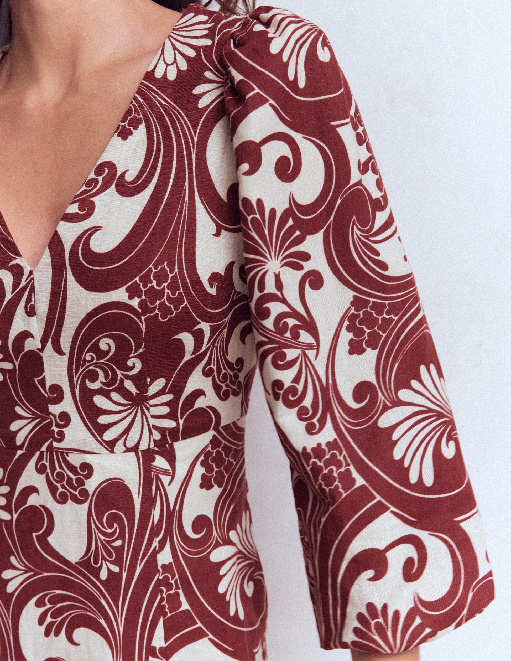 Marla Kurzes Kleid aus Leinenmischgewebe-Braun Laubwirbel-3