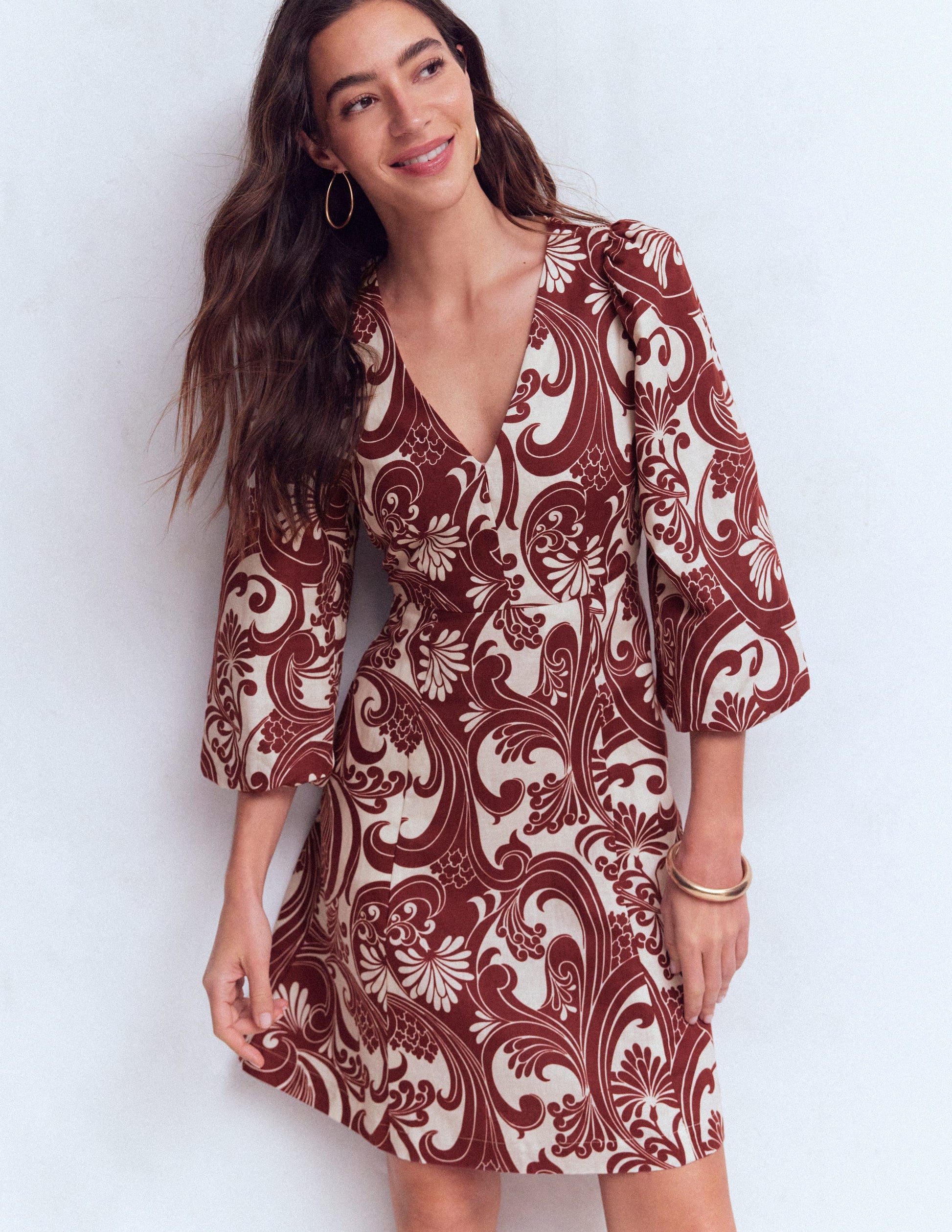 Marla Kurzes Kleid aus Leinenmischgewebe-Braun Laubwirbel-6