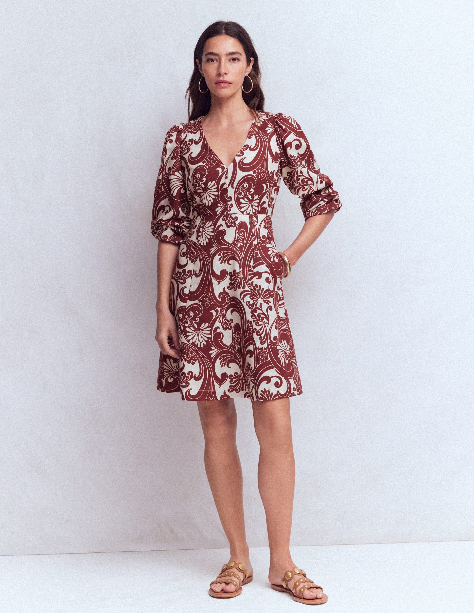 Marla Kurzes Kleid aus Leinenmischgewebe-Braun Laubwirbel-7