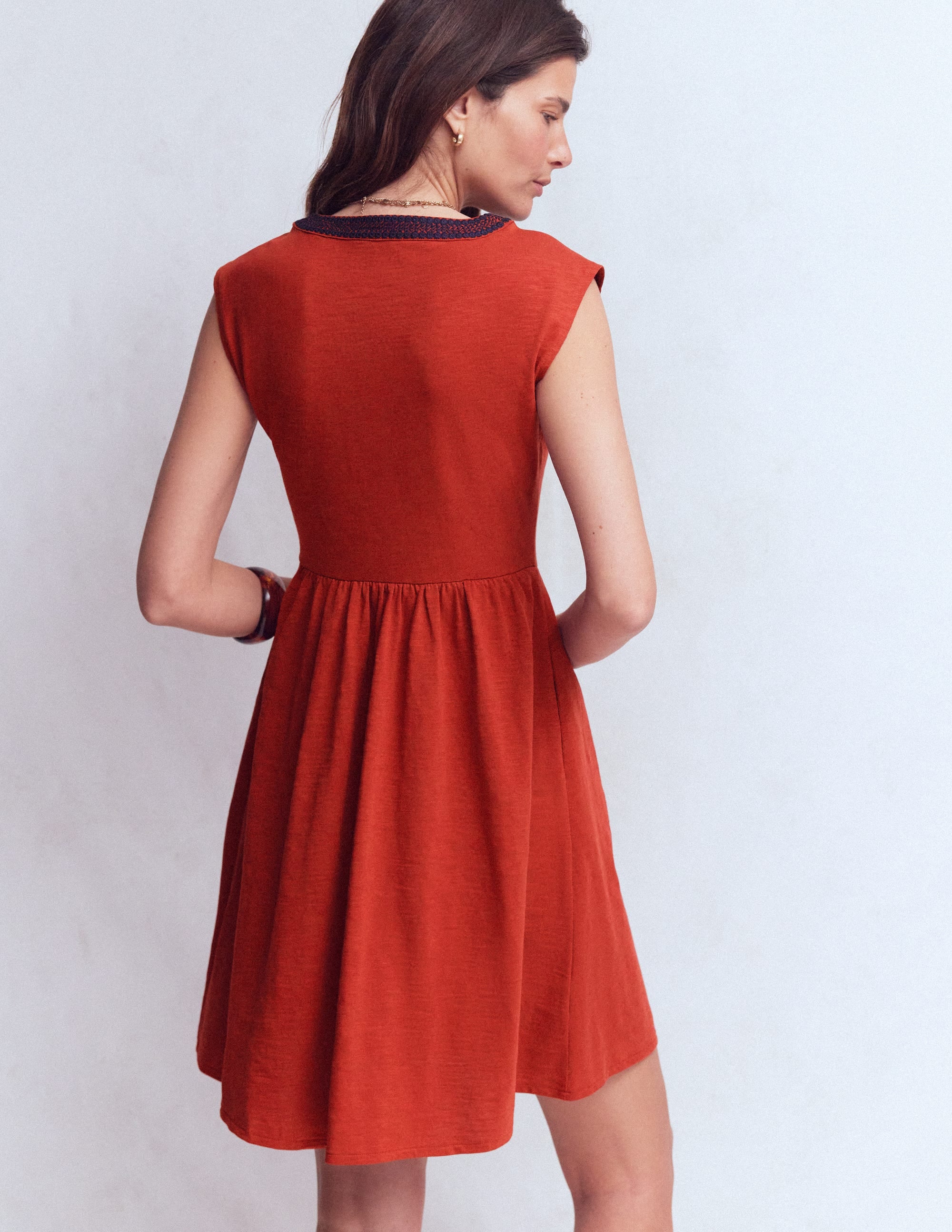 May Kurzes, besticktes Kleid-Braun-Orange - Image 3