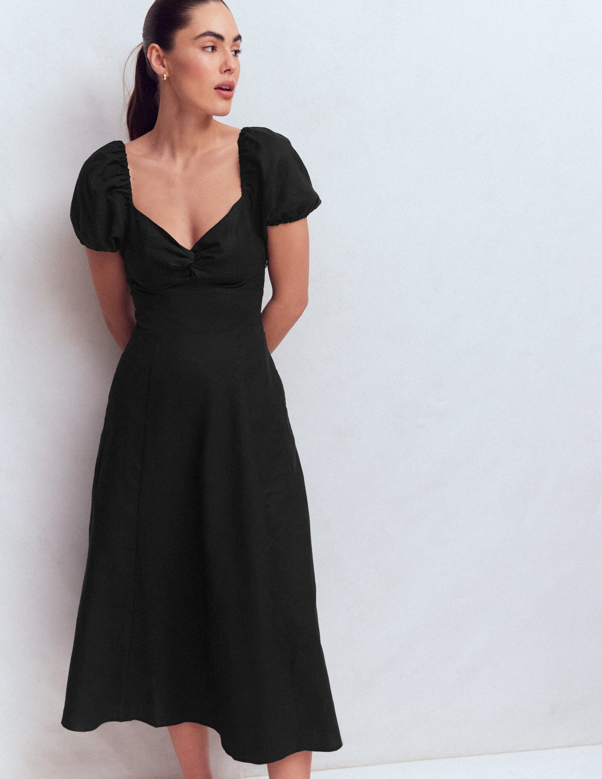 Kleid aus Leinenmischgewebe mit Twistdetail vorne-Schwarz-1