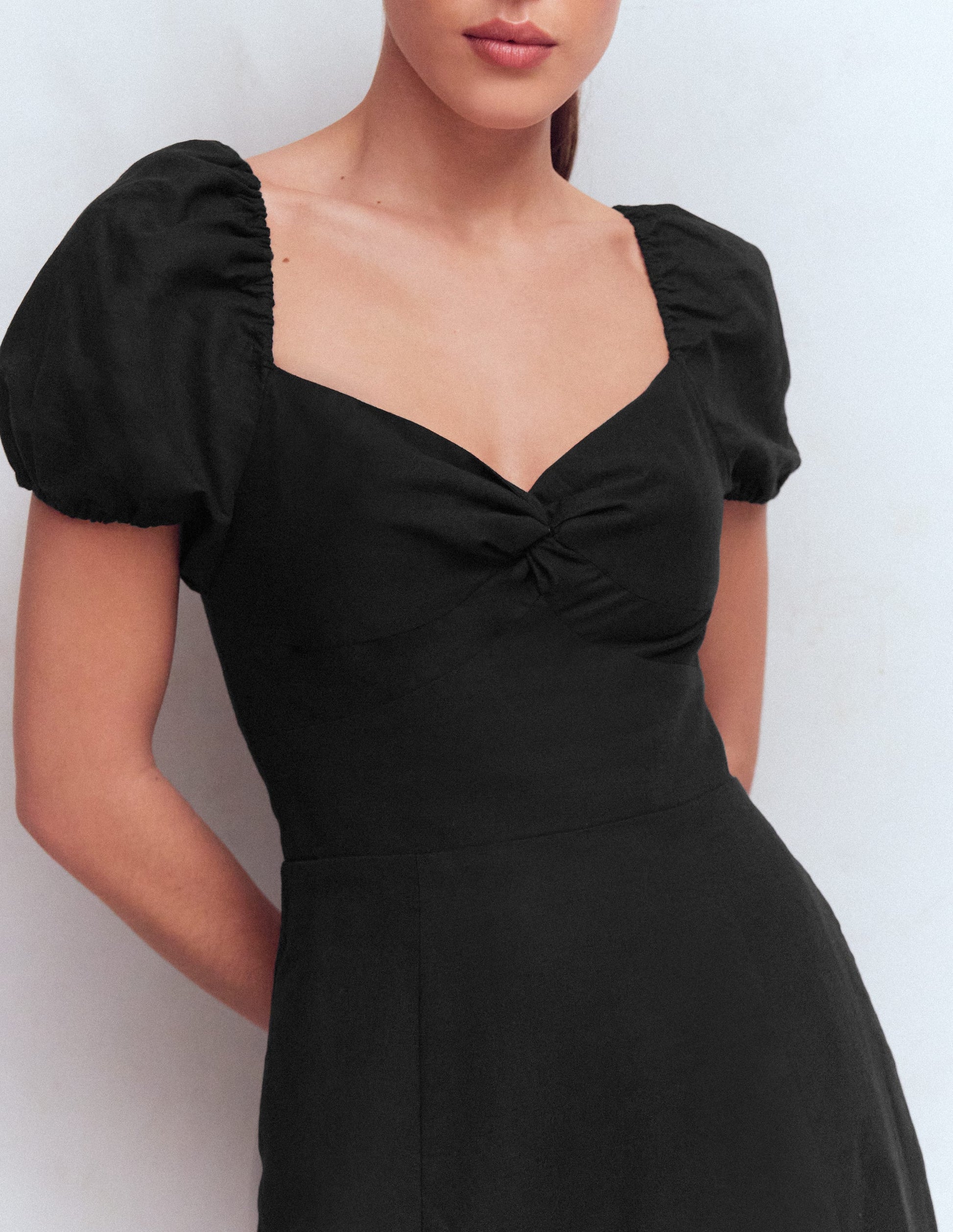 Kleid aus Leinenmischgewebe mit Twistdetail vorne-Schwarz-2