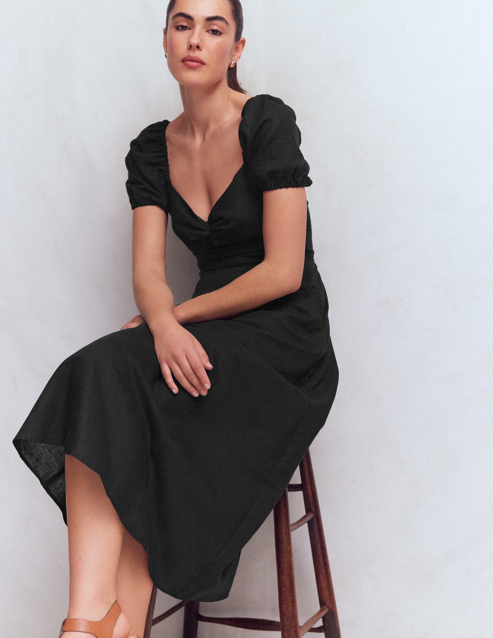 Kleid aus Leinenmischgewebe mit Twistdetail vorne-Schwarz - Image 4