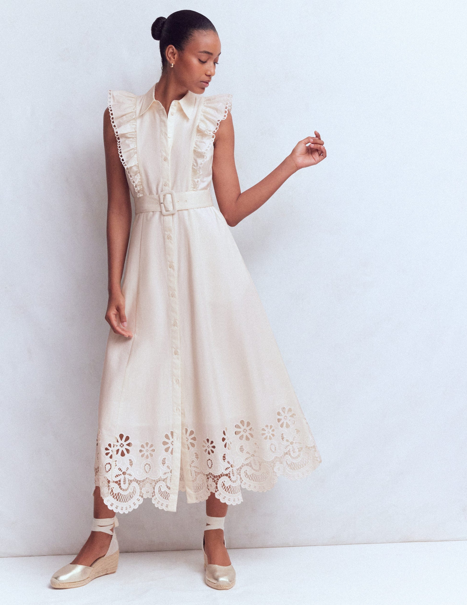 Hemdblusenkleid mit gerüschtem Oberteil-Weiß Lochstickerei-Besatz-2