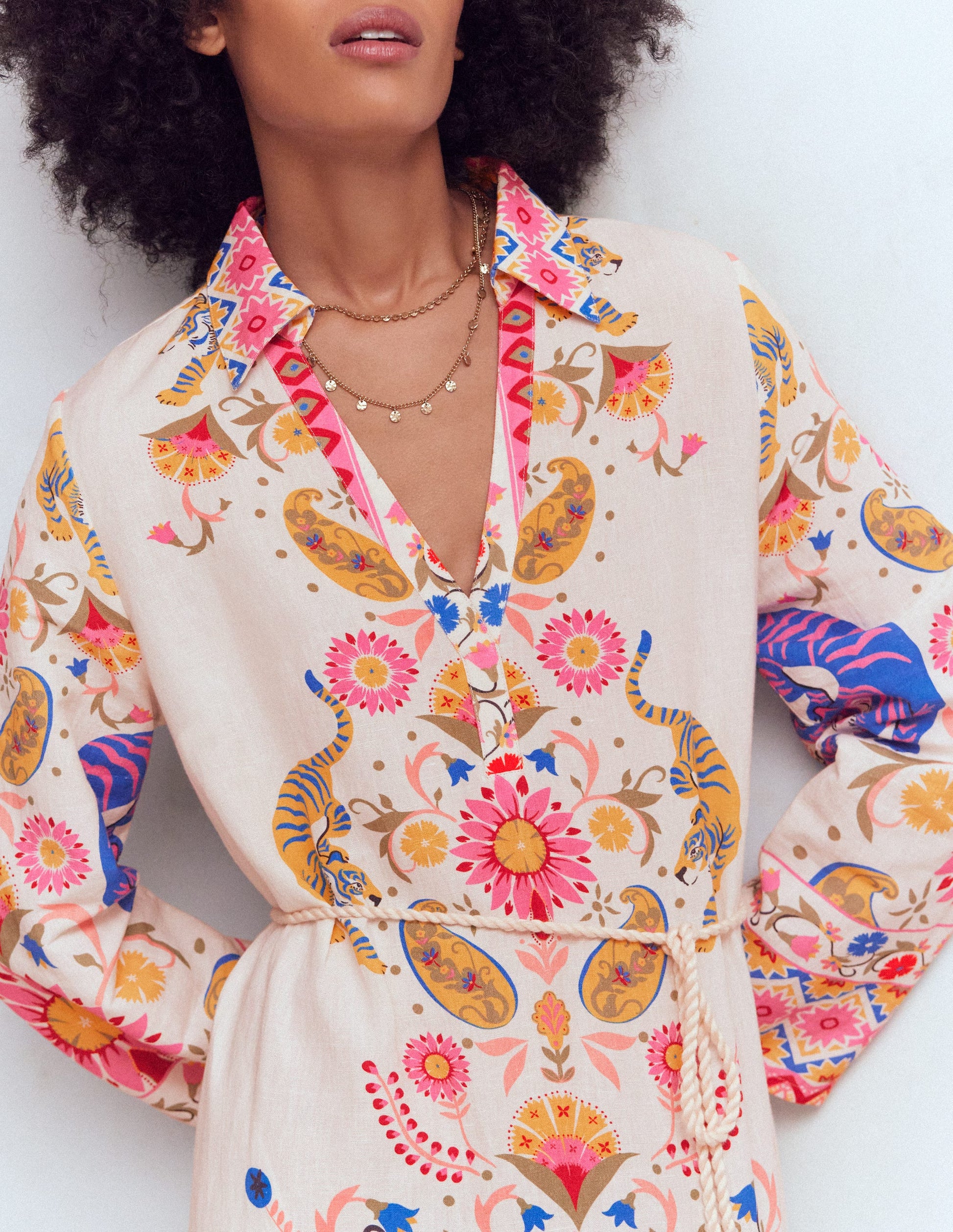 Tunika aus Leinenmischgewebe mit gekerbtem Kragen-Bunt Tiger-Gobelin-3