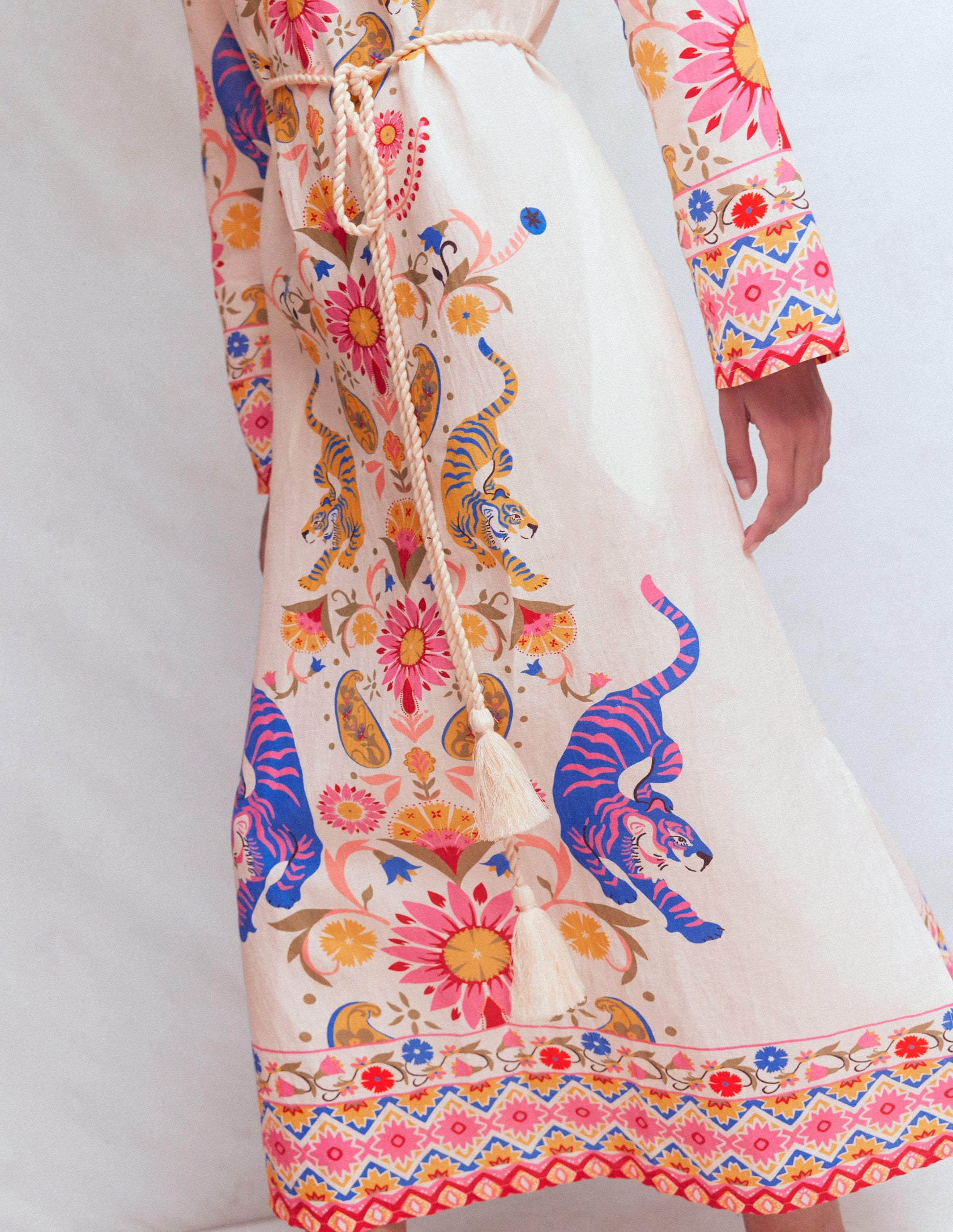 Tunika aus Leinenmischgewebe mit gekerbtem Kragen-Bunt Tiger-Gobelin-6