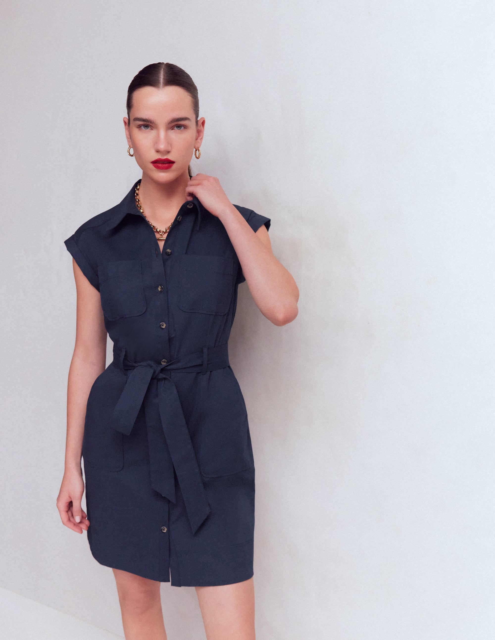 Kurzes Hemdblusenkleid mit Gürtel-Marineblau - Image 4