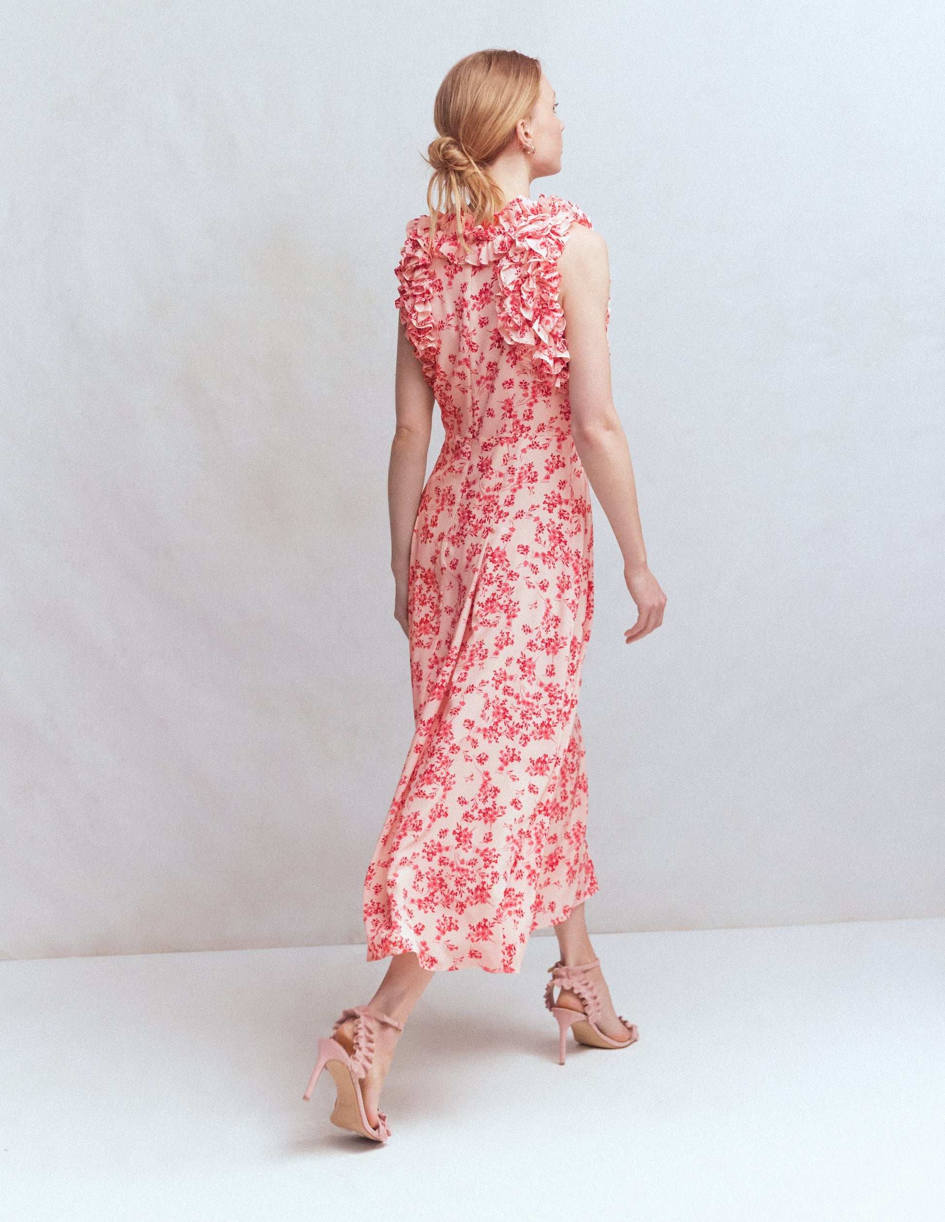 Midi-Seidenkleid mit Rüschen-Rosa Blütenpracht Monochrom-4
