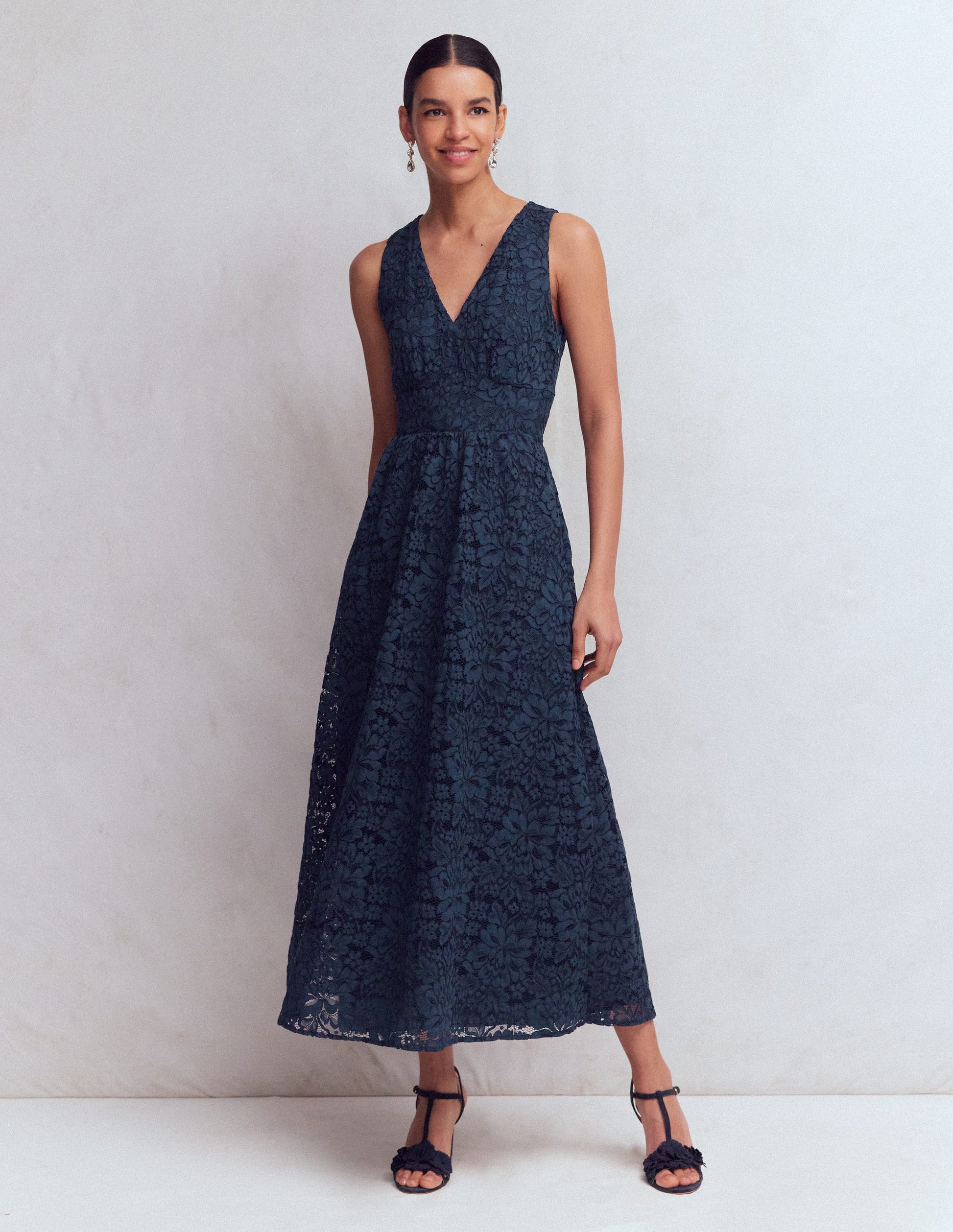 Robe en dentelle à empiècements et décolleté plongeant-Bleu marine-5