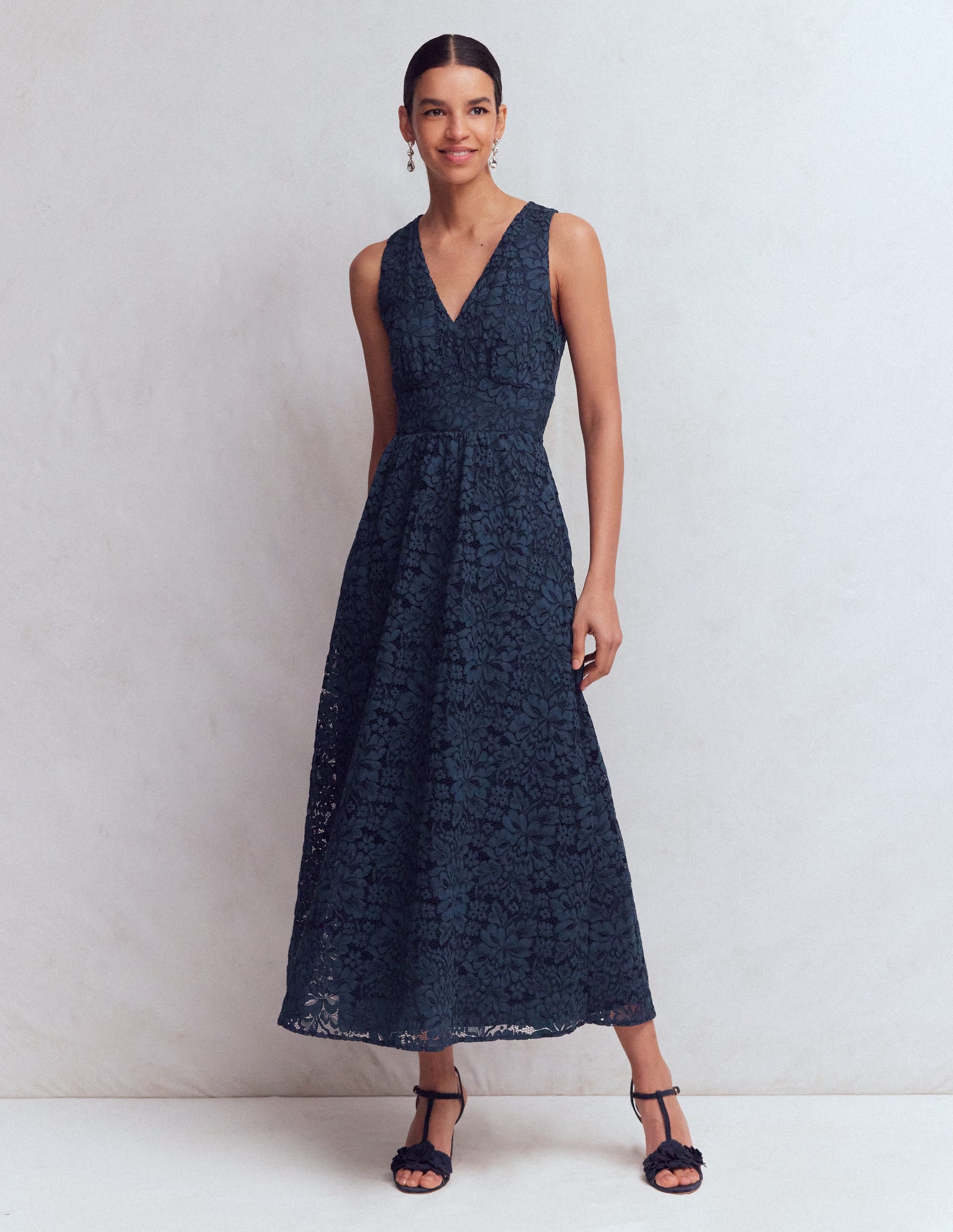 Kleid aus Spitze mit tiefem Ausschnitt und Einsatz-Marineblau - Image 4