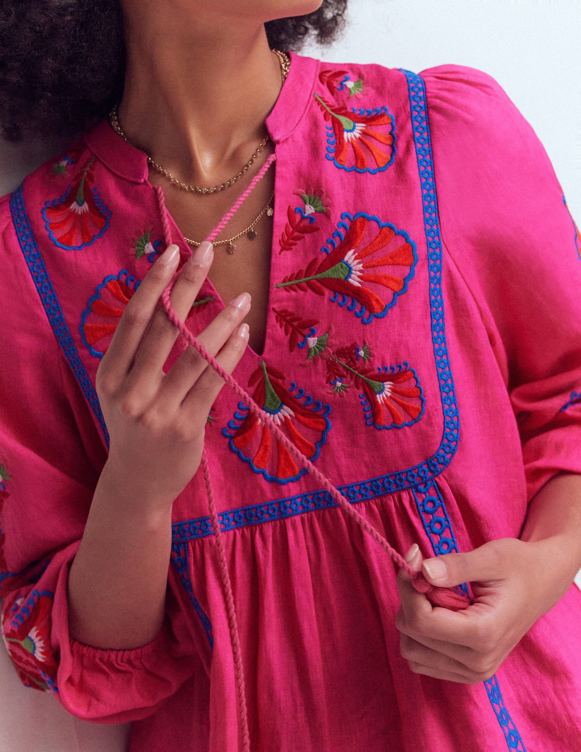 Pia Kleid aus Leinenmischgewebe mit Passe-Rosa, Stickerei-2