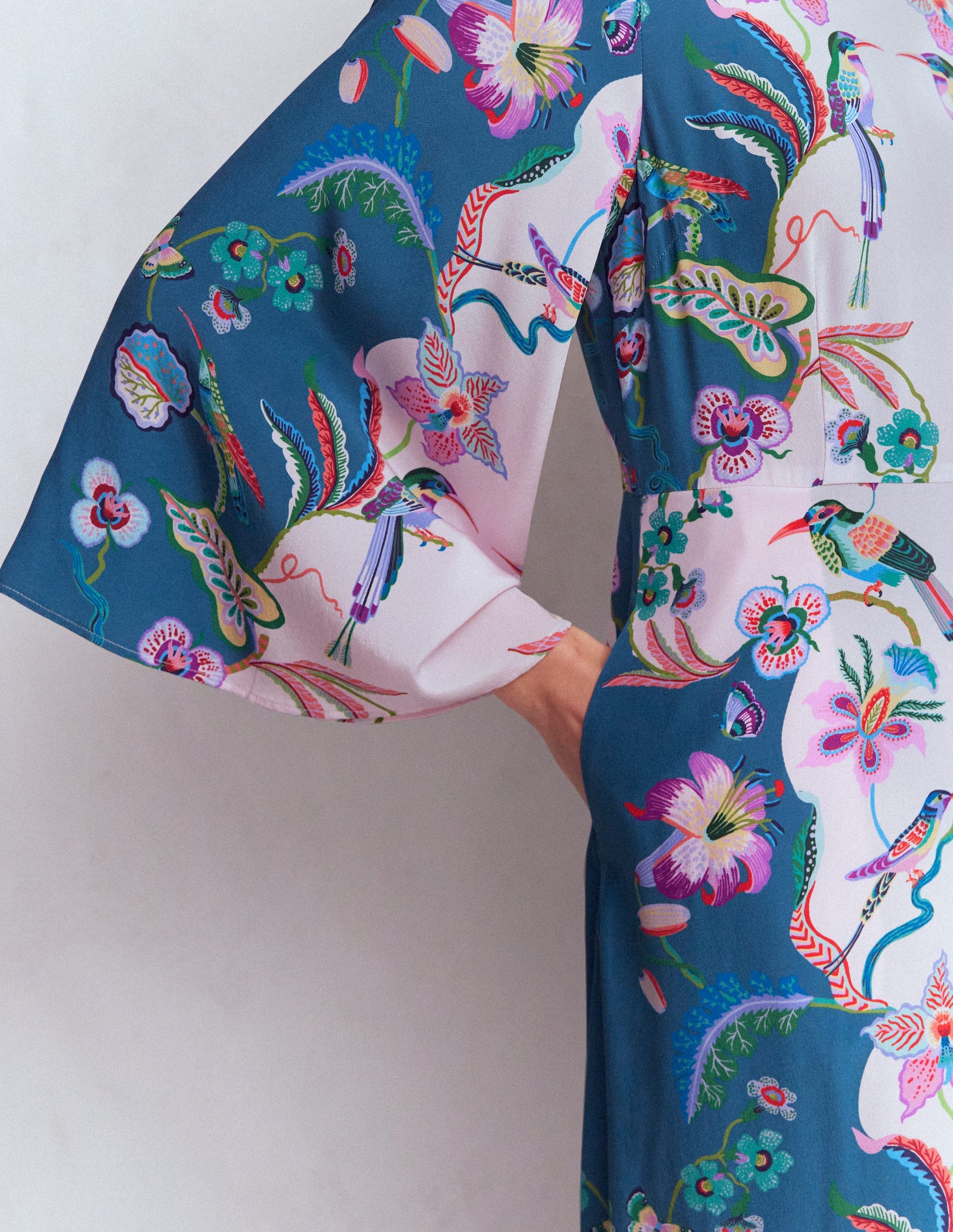 Kleid mit Engelsärmeln und U-Boot-Ausschnitt-Turmalinblau, Orchideenhimmel-2