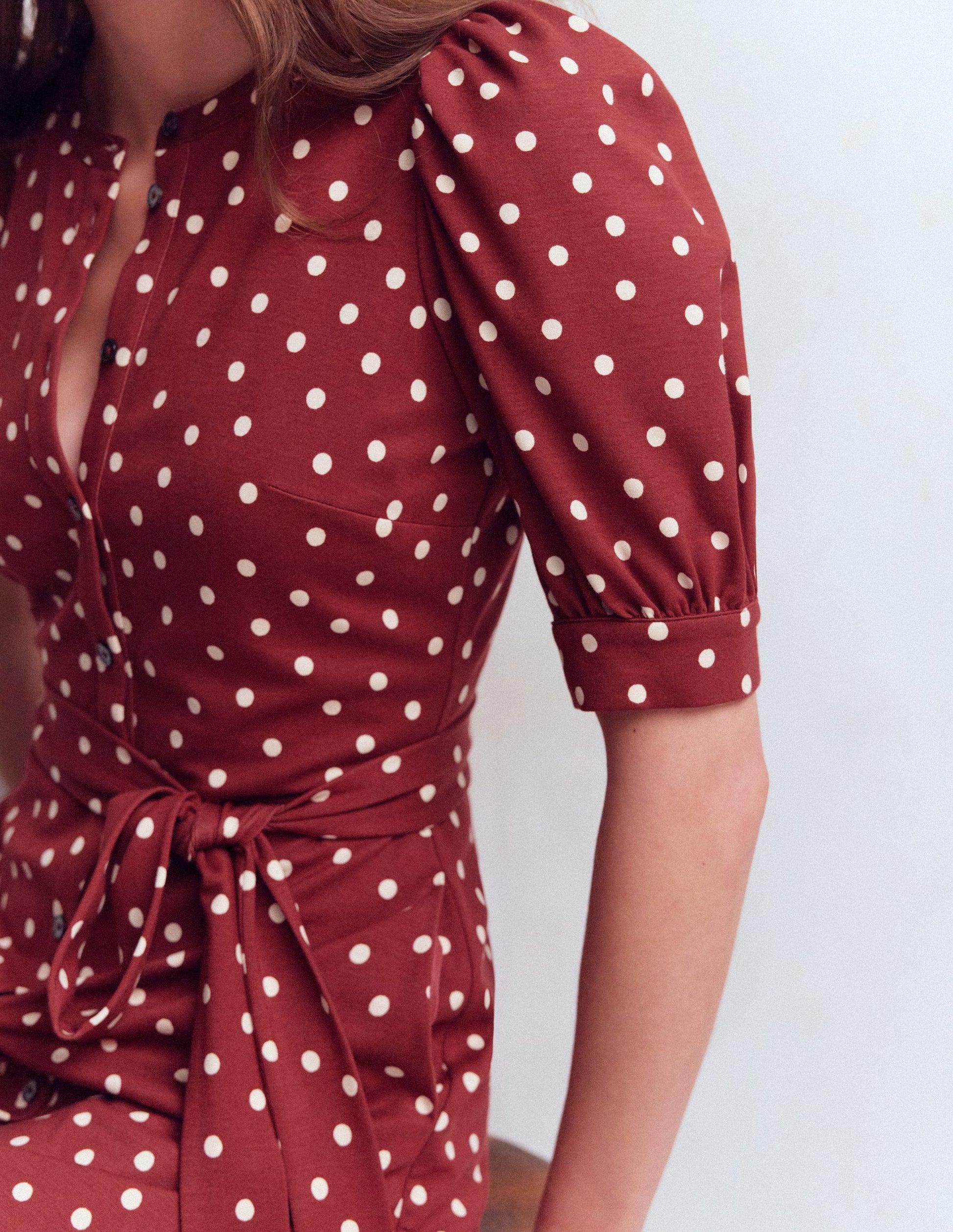 Ponte-Hemdblusenkleid mit Puffärmeln-Rote Birne, Gemalte Tupfen-2
