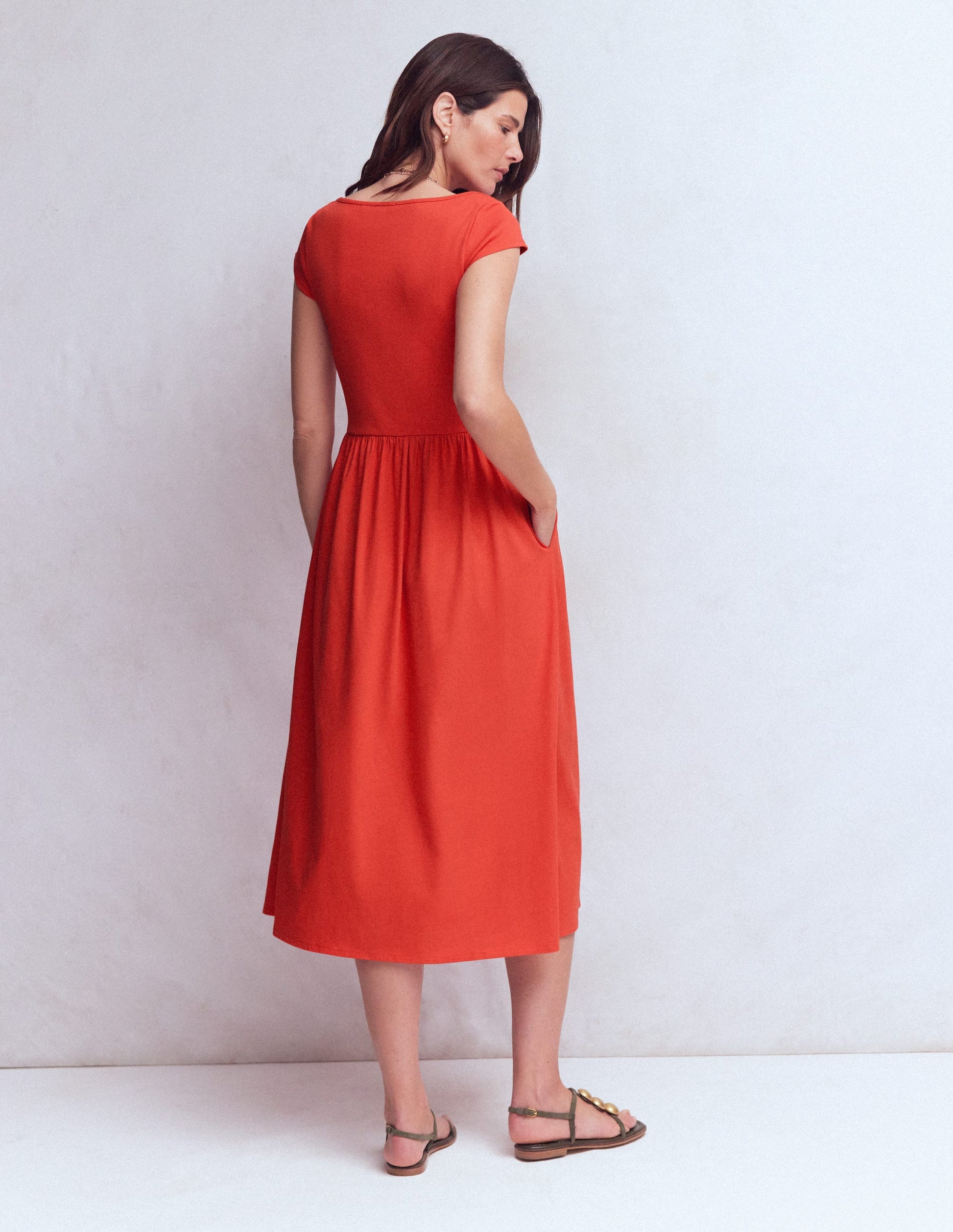 Kleid aus Materialmix mit U-Boot-Ausschnitt-Blutorange-3