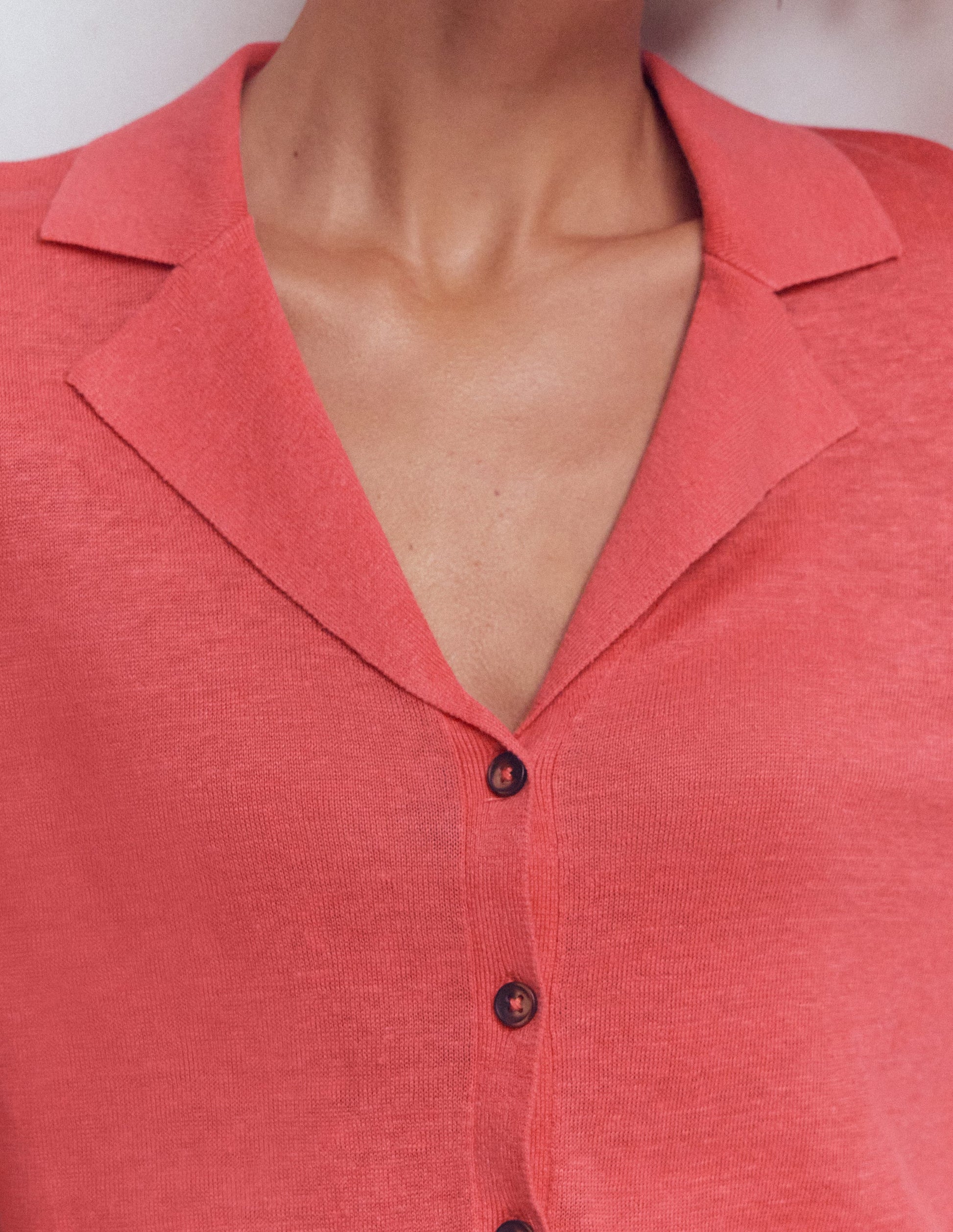 Agnes Leinenstrickjacke mit Kragen-Koralle-2