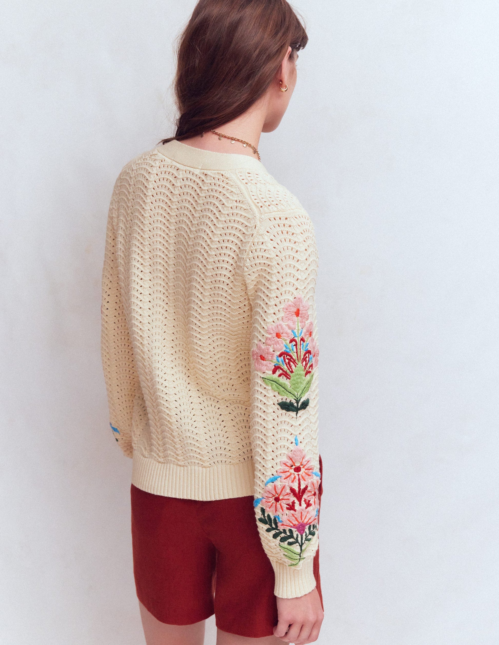 Lockere Baumwollstrickjacke mit Ziernaht-Naturweiß, Stickerei-3