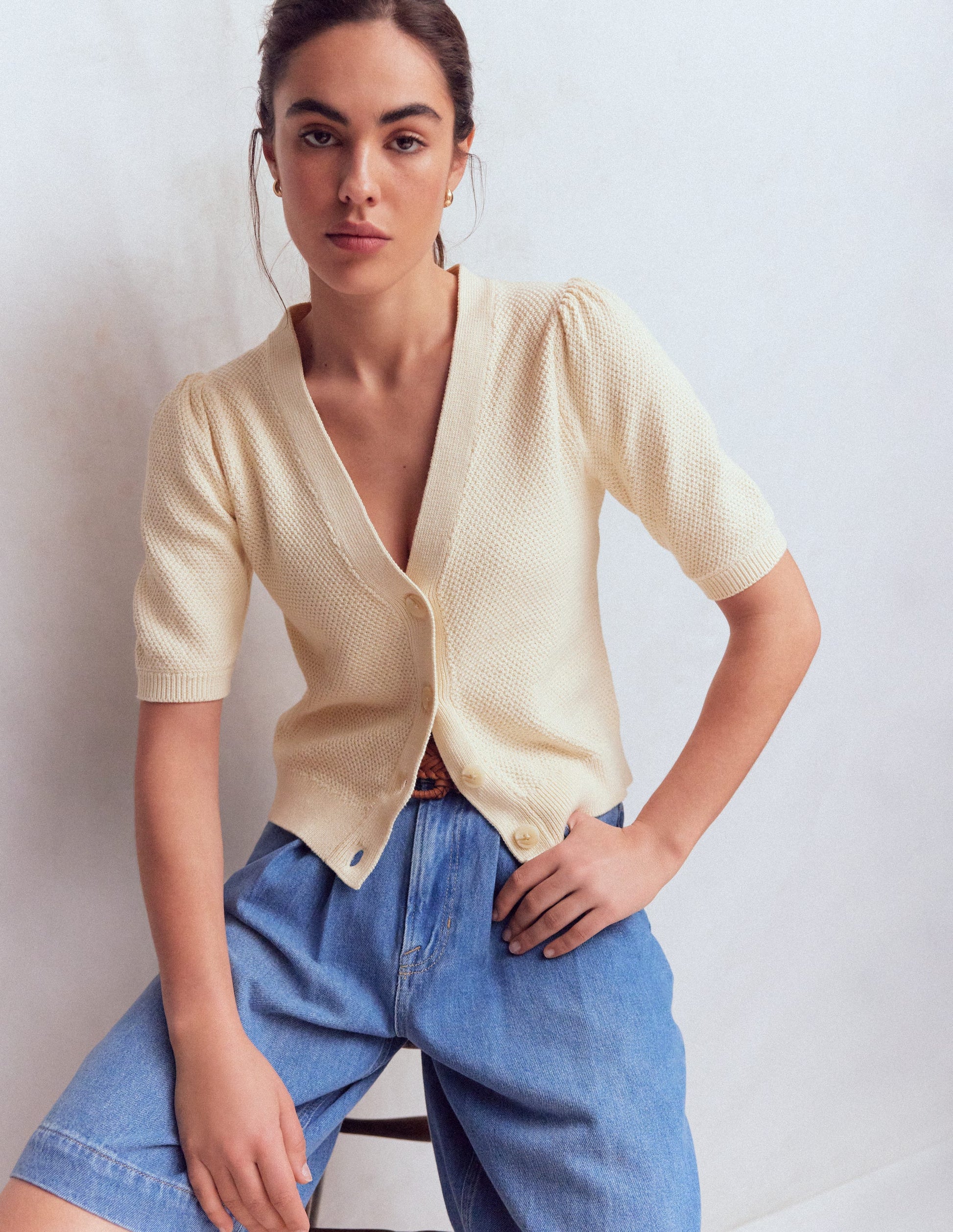 Hayley Baumwollstrickjacke mit V-Ausschnitt-Warmes Naturweiß-1