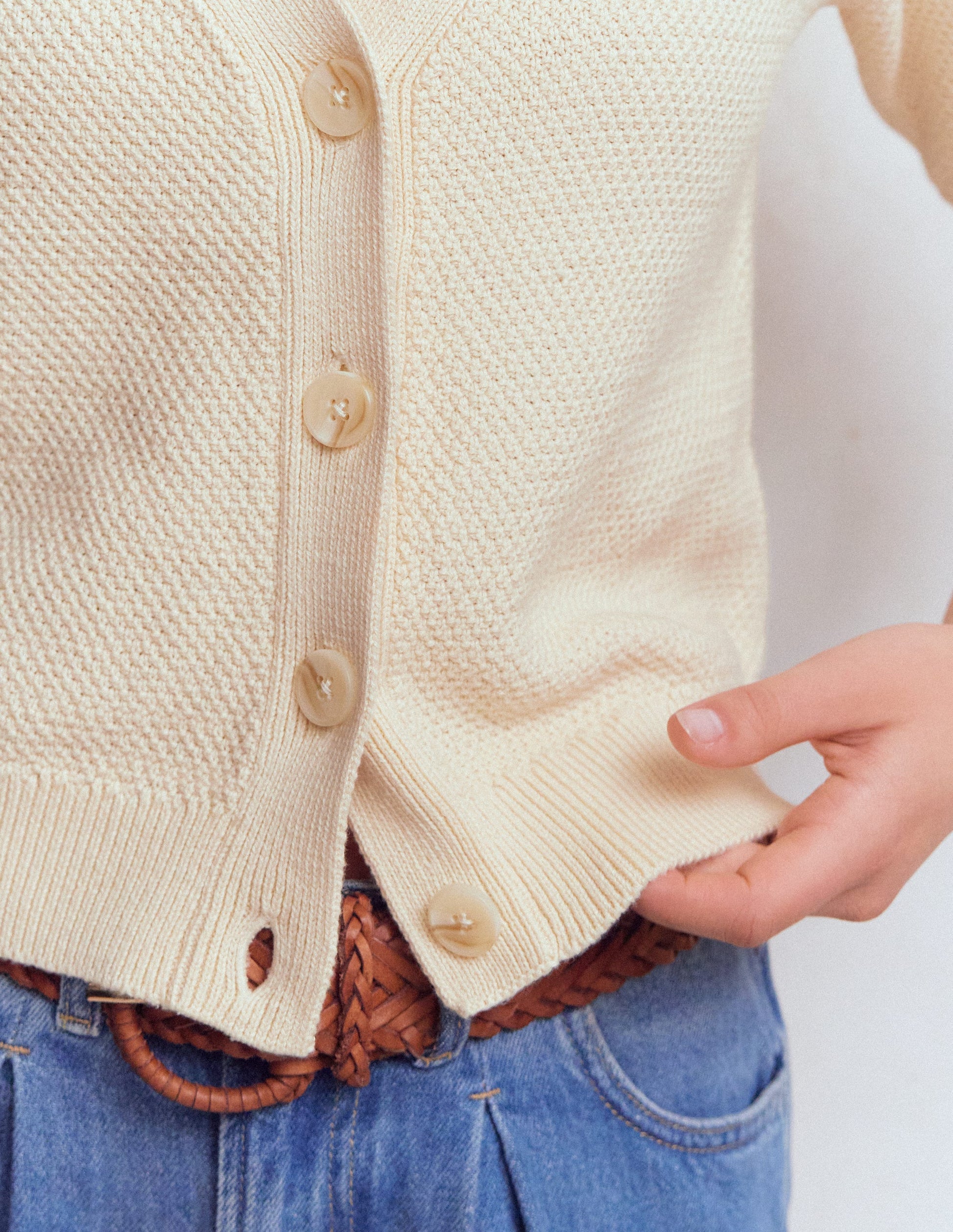 Hayley Baumwollstrickjacke mit V-Ausschnitt-Warmes Naturweiß-2